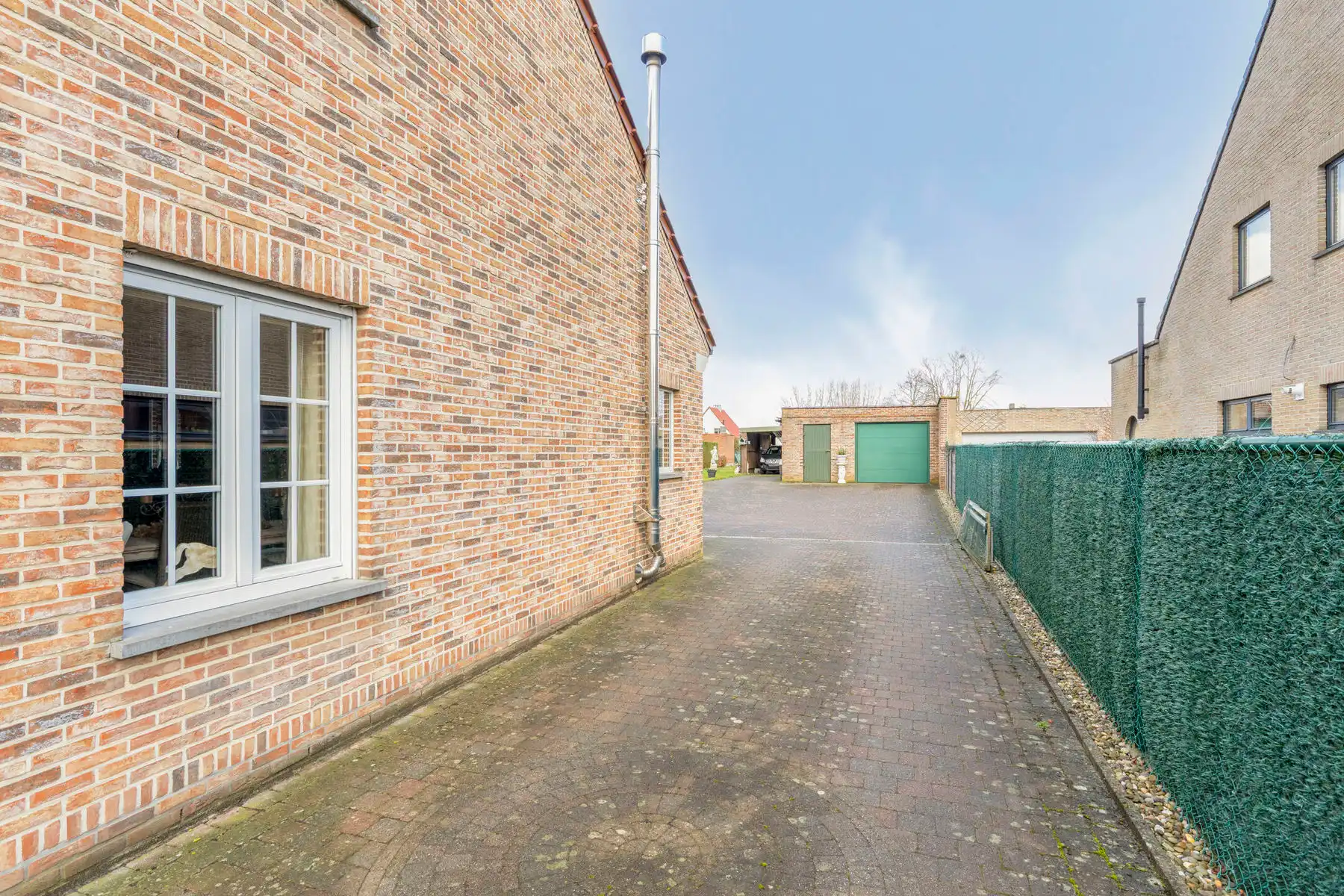 Mooie open bebouwing met bijgebouw en grote tuin foto 21