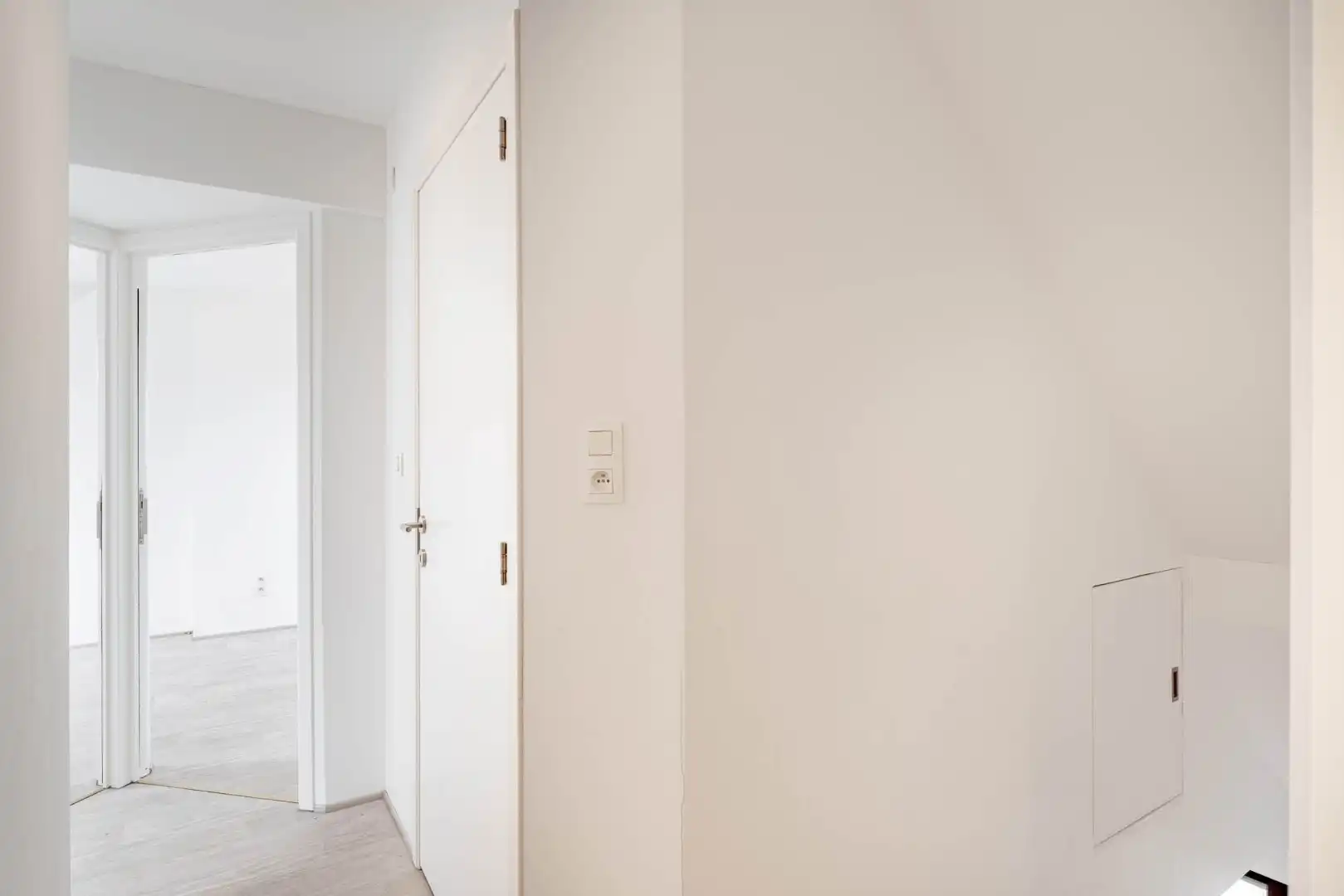 Gerenoveerde, goed onderhouden woning nabij het centrum van Bree mét een grote garage/werkplaats bereikbaar langs de Filterstraat aan de achterzijde van de woni foto 26