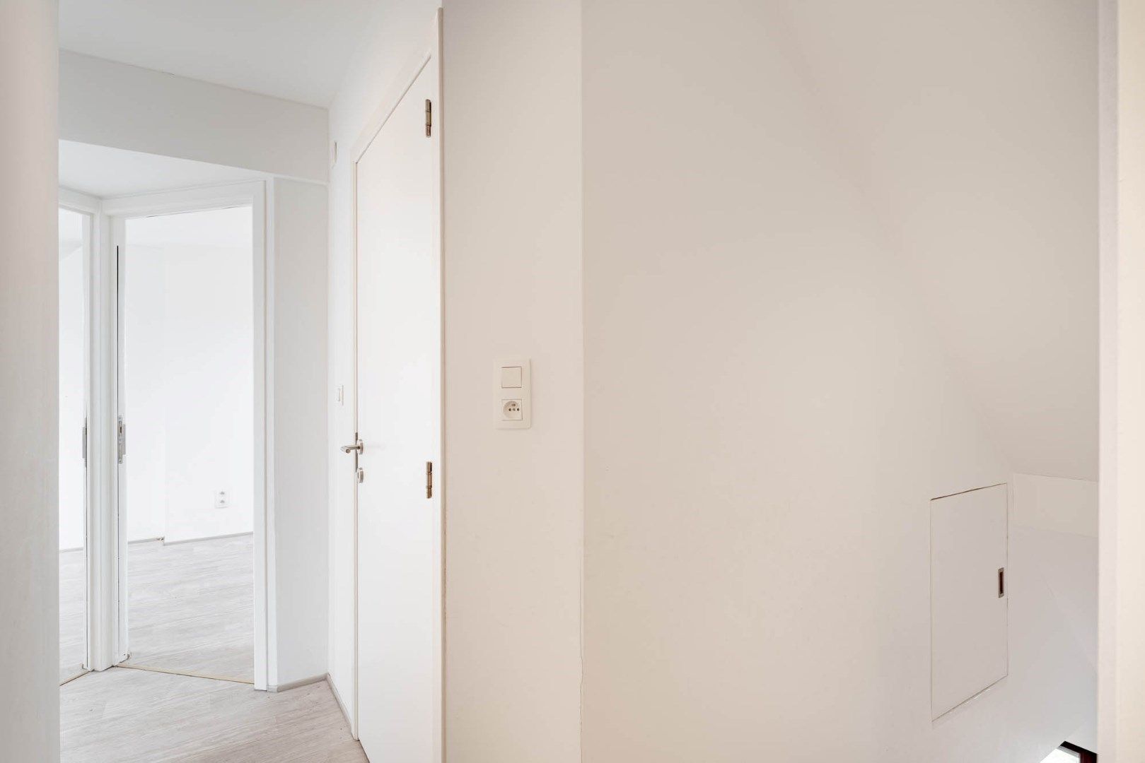 Gerenoveerde, goed onderhouden woning nabij het centrum van Bree mét een grote garage/werkplaats bereikbaar langs de Filterstraat aan de achterzijde van de woni foto 26