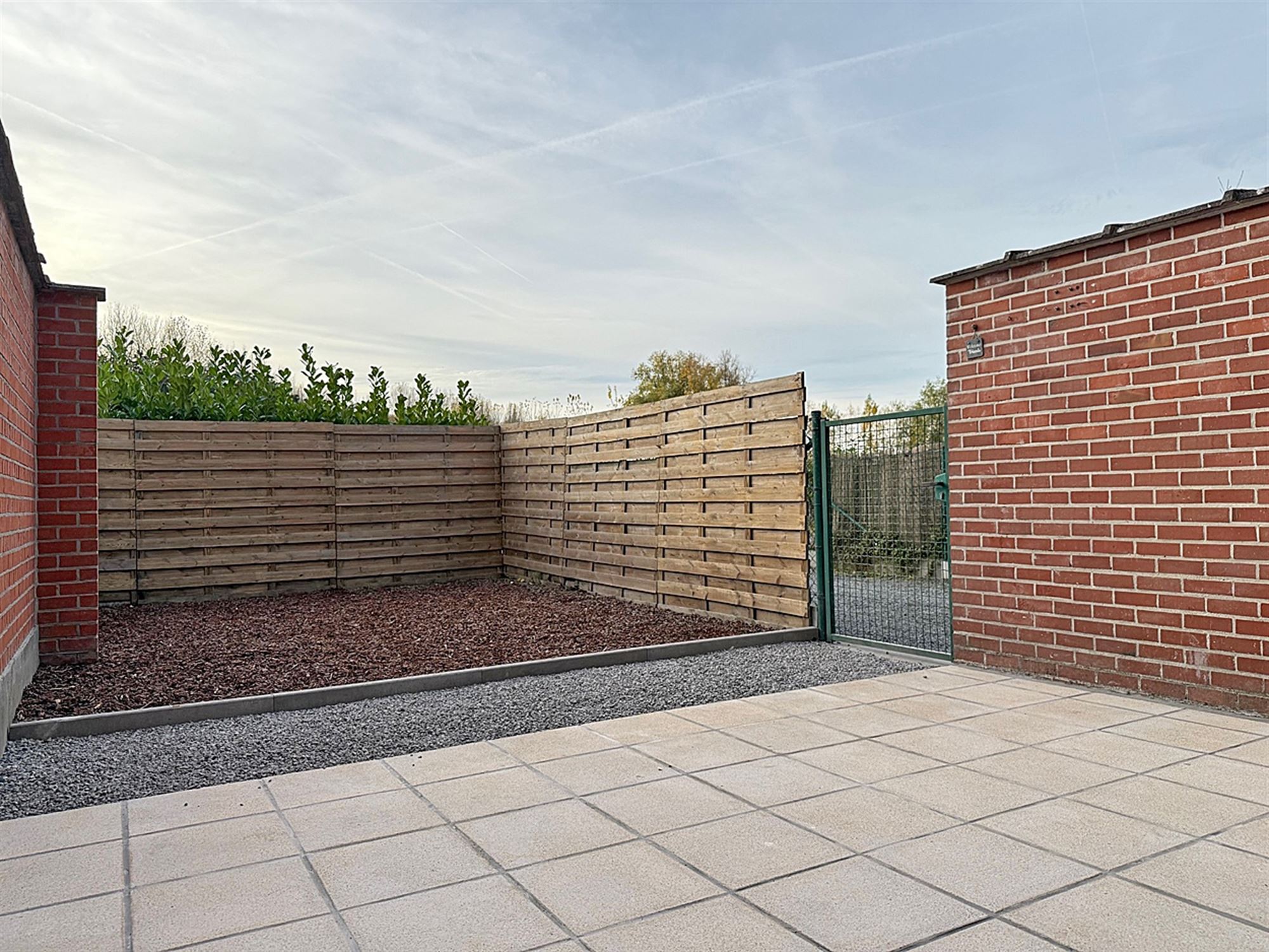 Instapklare vernieuwde (starters)WONING met 2 slaapkamers, terras, kelder & staanplaats  foto 7