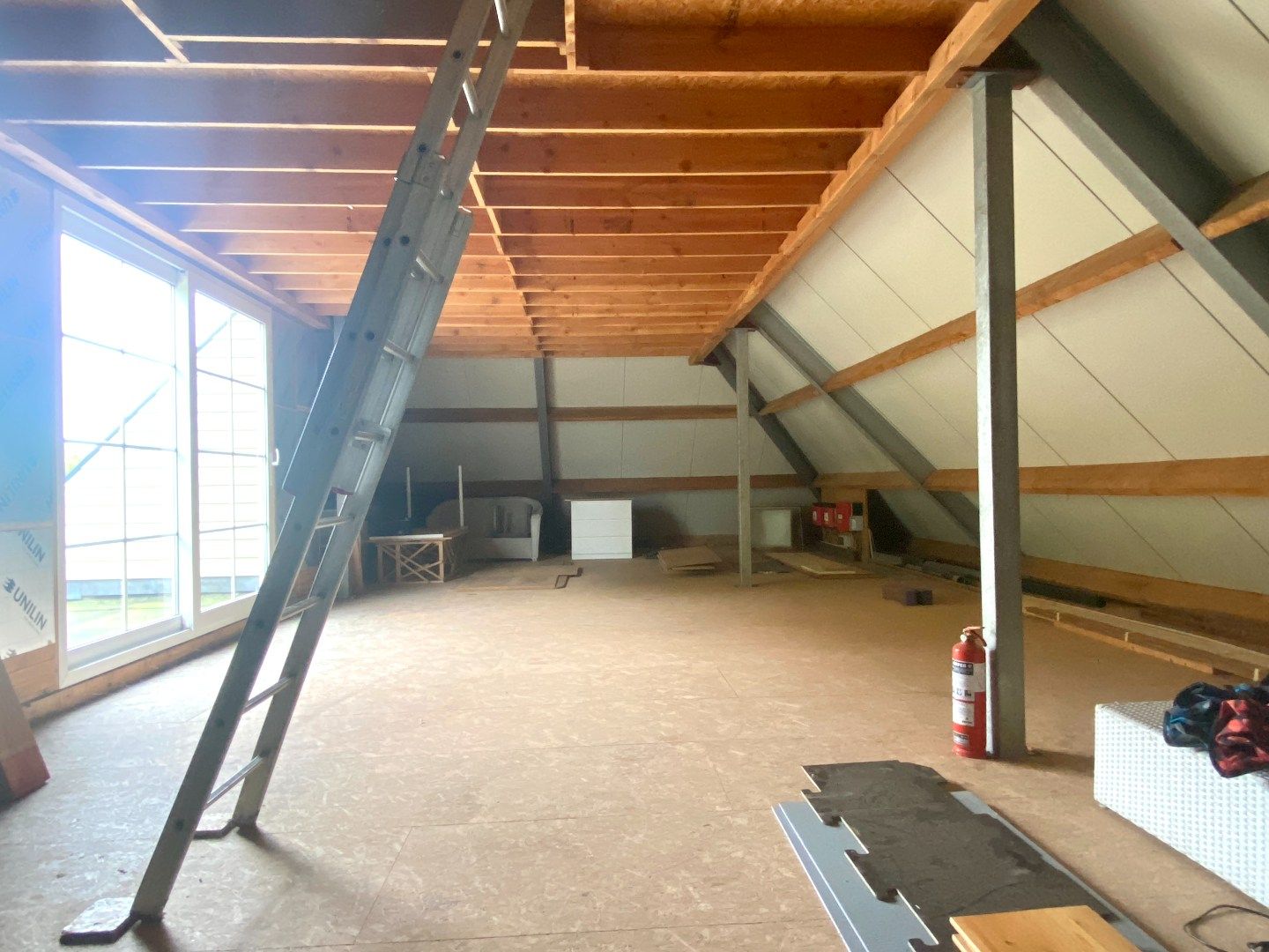 Stockage / opslagplaats van +-136 m² met bijhorende koer. foto 6