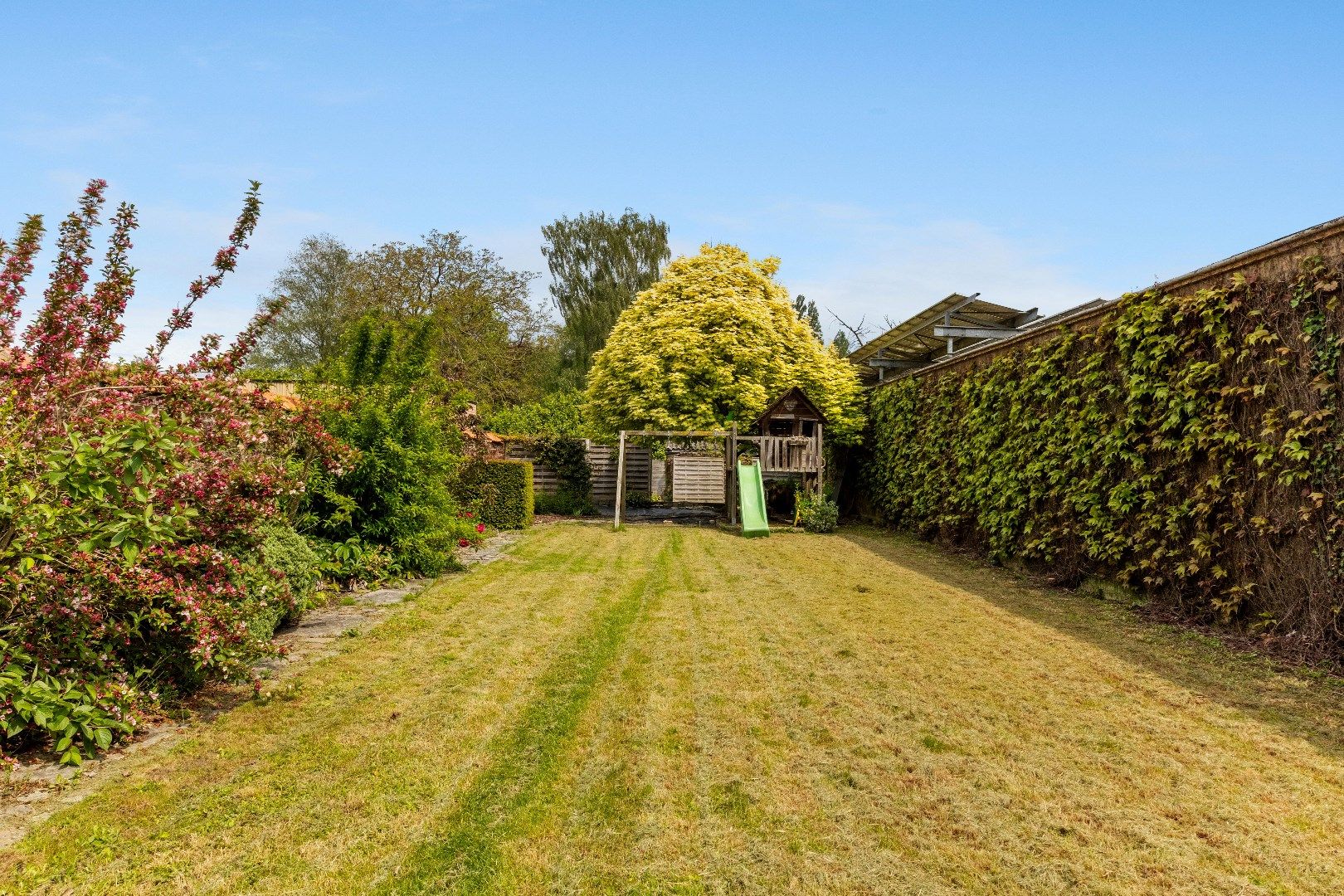 BURGERWONING MET 5 SLPKS,  TUIN EN HUURGARAGE foto 7