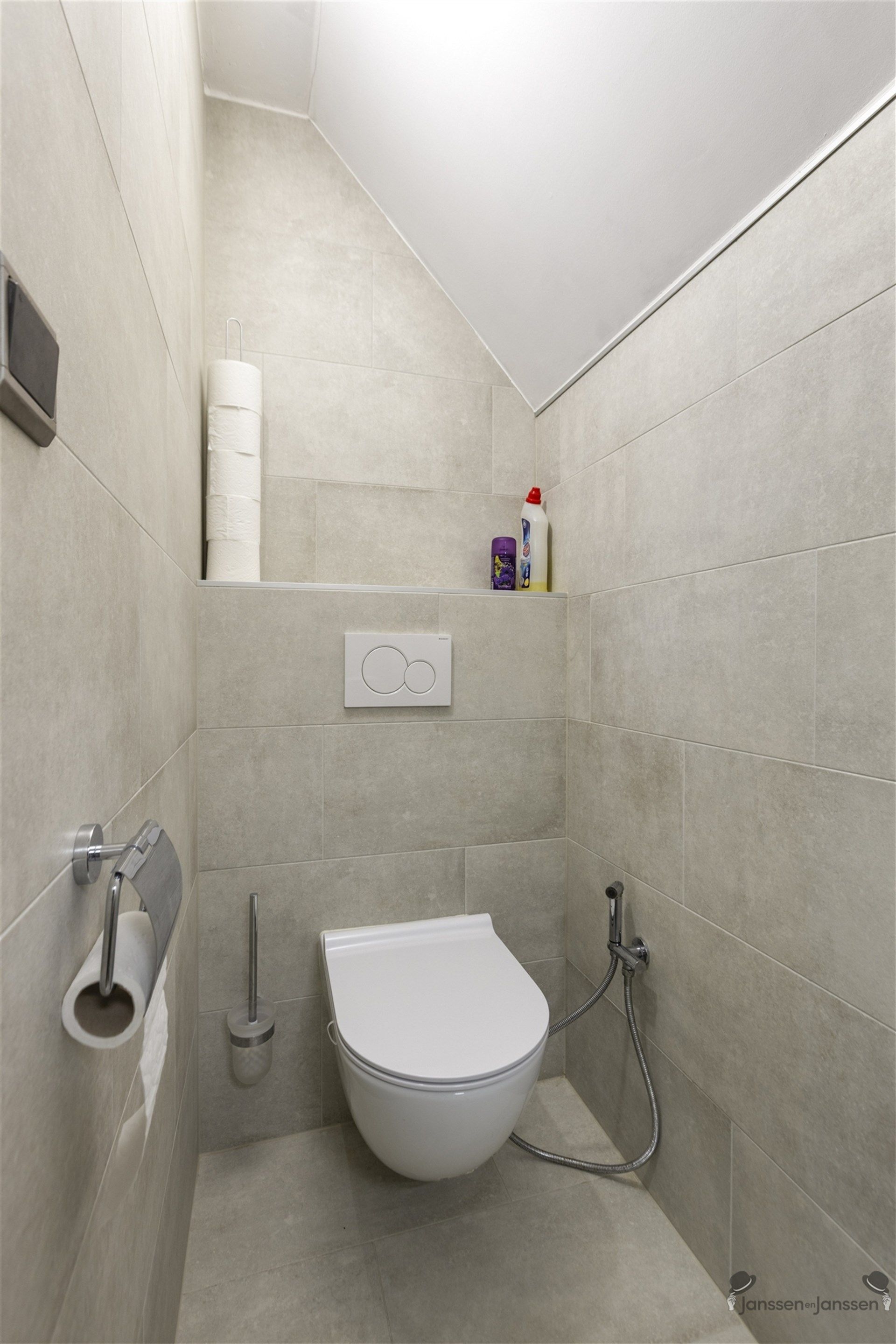 Ruime, goed onderhouden woning met prachtige tuin in Elsum Geel foto 16