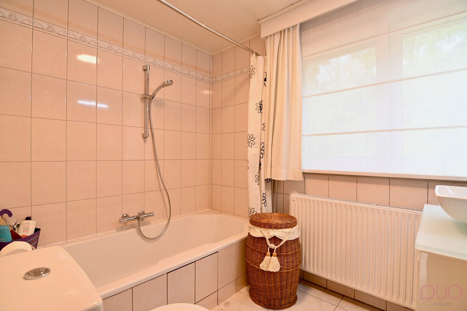 Instapklare halfopen bebouwing met vier slaapkamers, voorzien van alle moderne uitrustingen foto 16