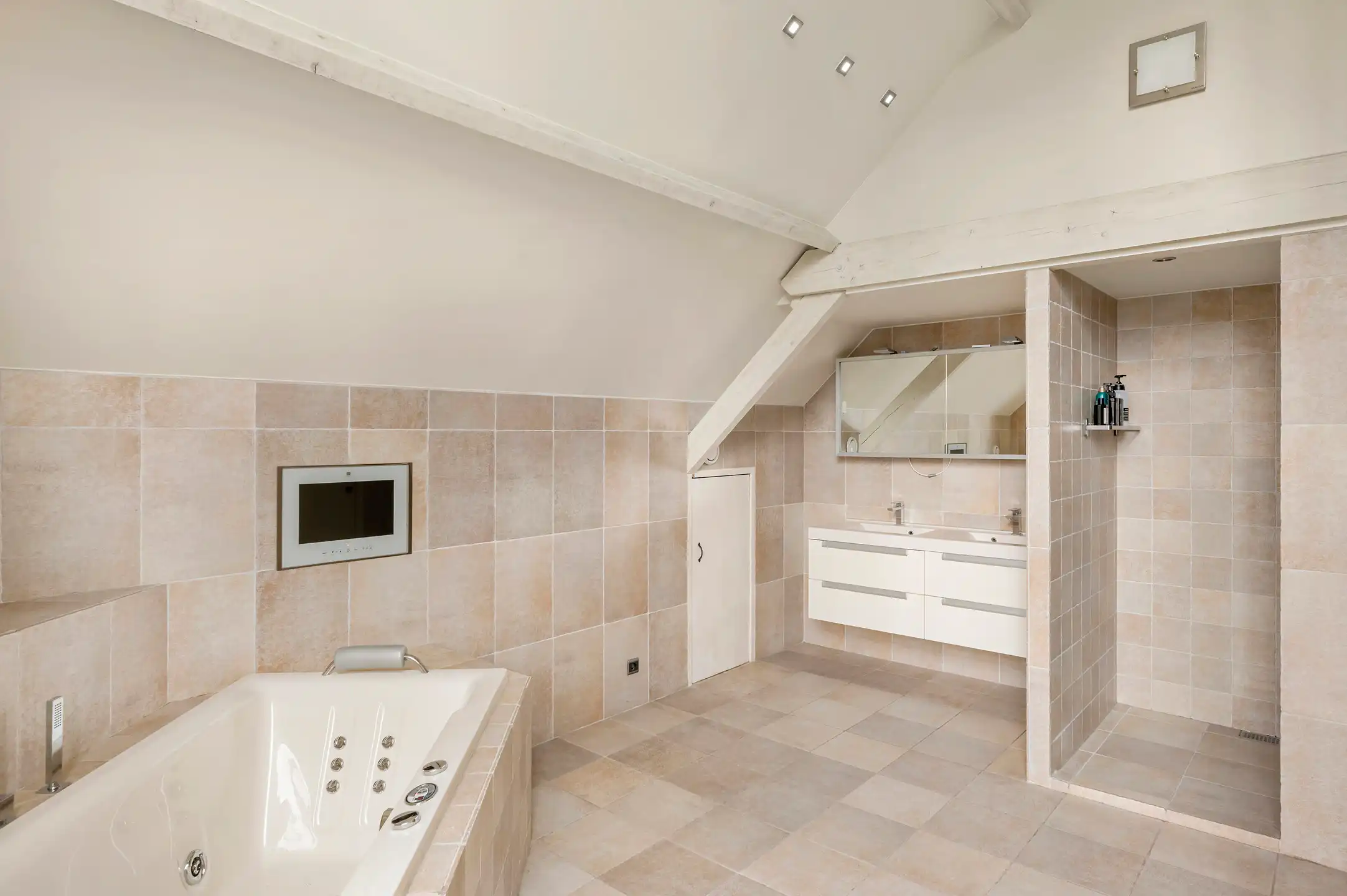 Exclusieve villa met panoramisch uitzicht  foto 27