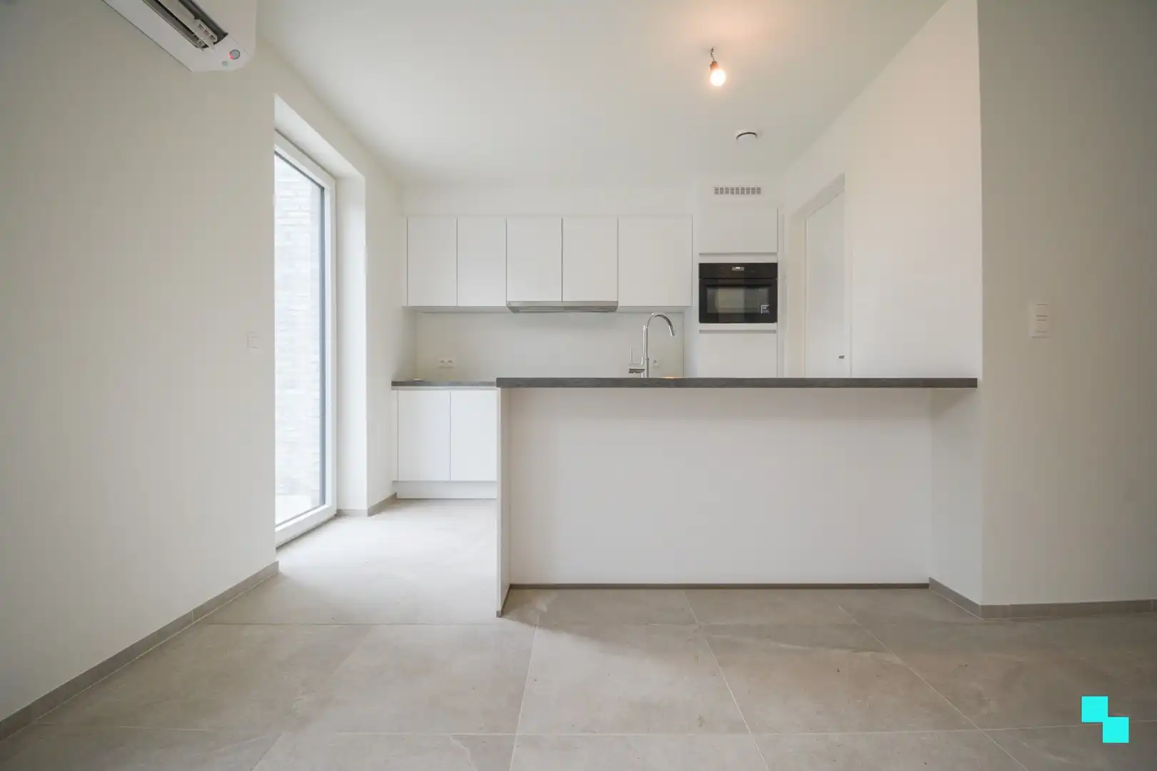 Volledig afgewerkte nieuwbouwwoning met carport te Sleihage foto 5