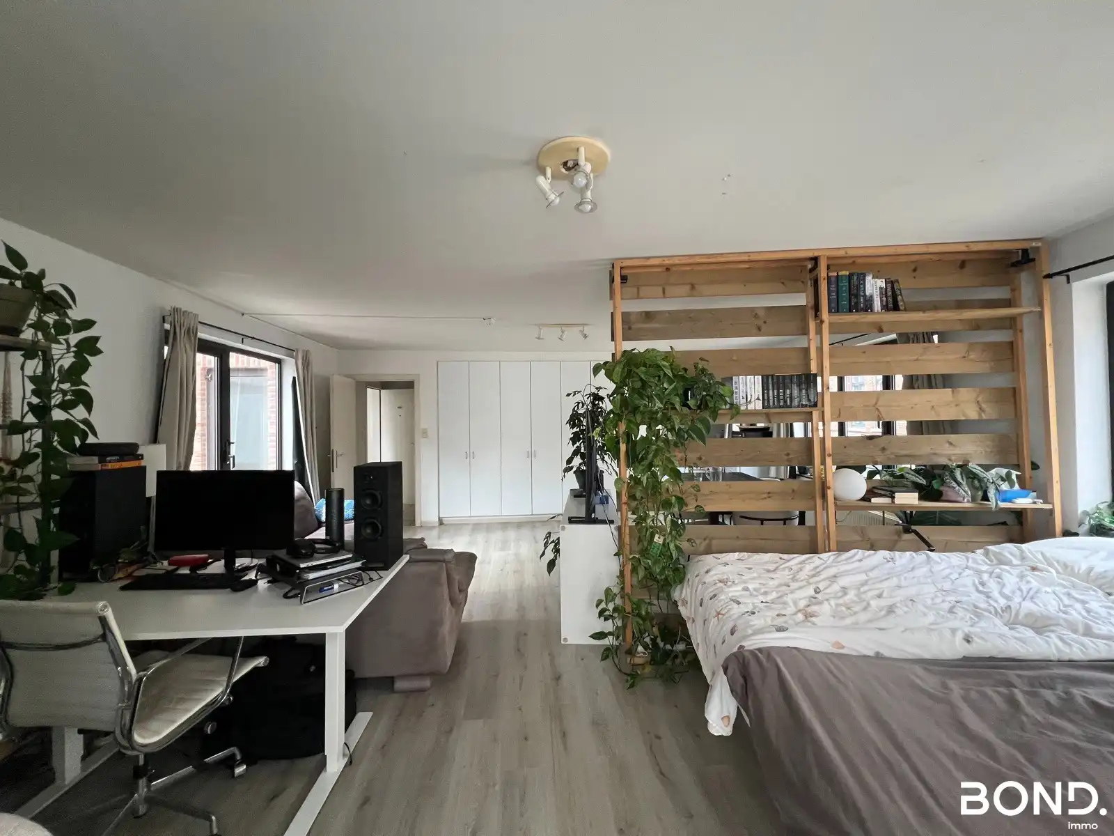 Zeer ruime STUDENTEN studio  met terras te huur in Leuven centrum foto 3