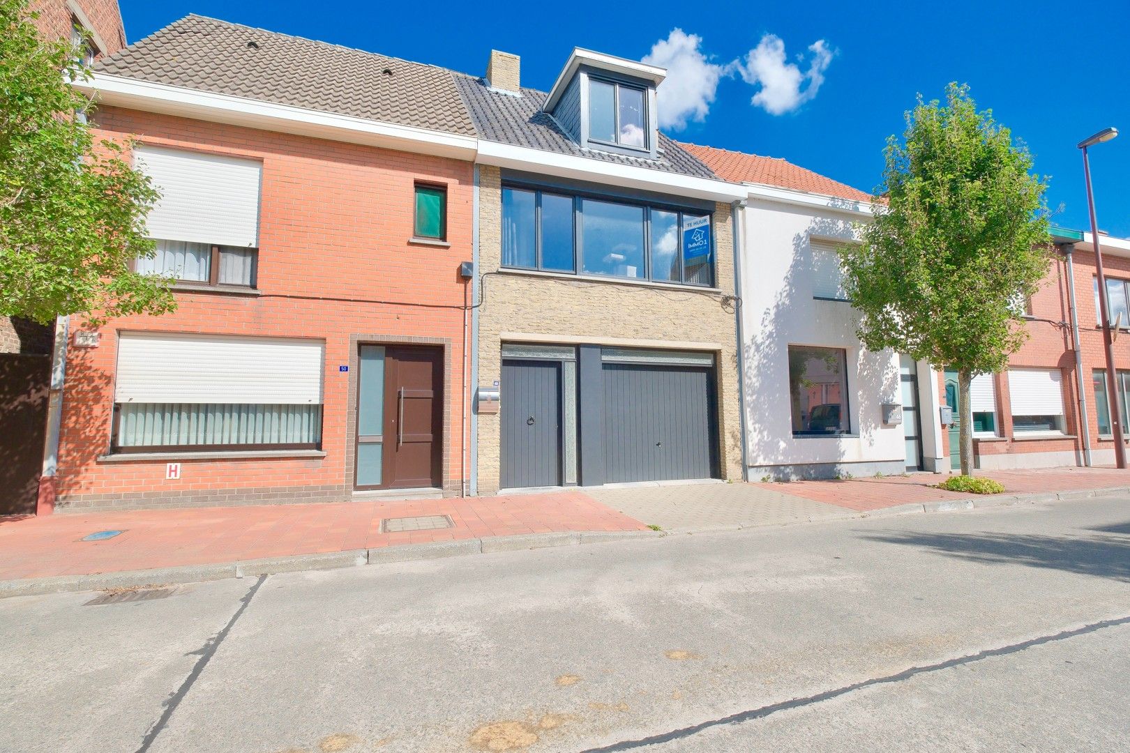LICHTERVELDE - Woning met 2 slpks en RUIME dubbele garage foto 2