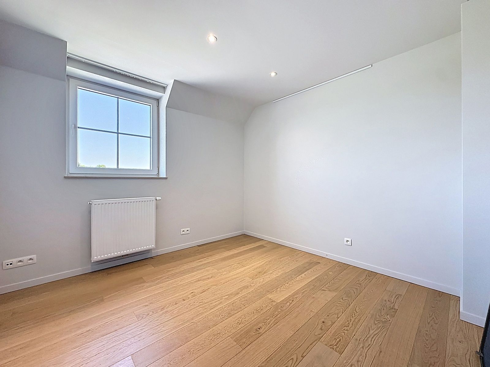 Luxueus afgewerkte driegevel-villa met 5 slaapkamers foto 16
