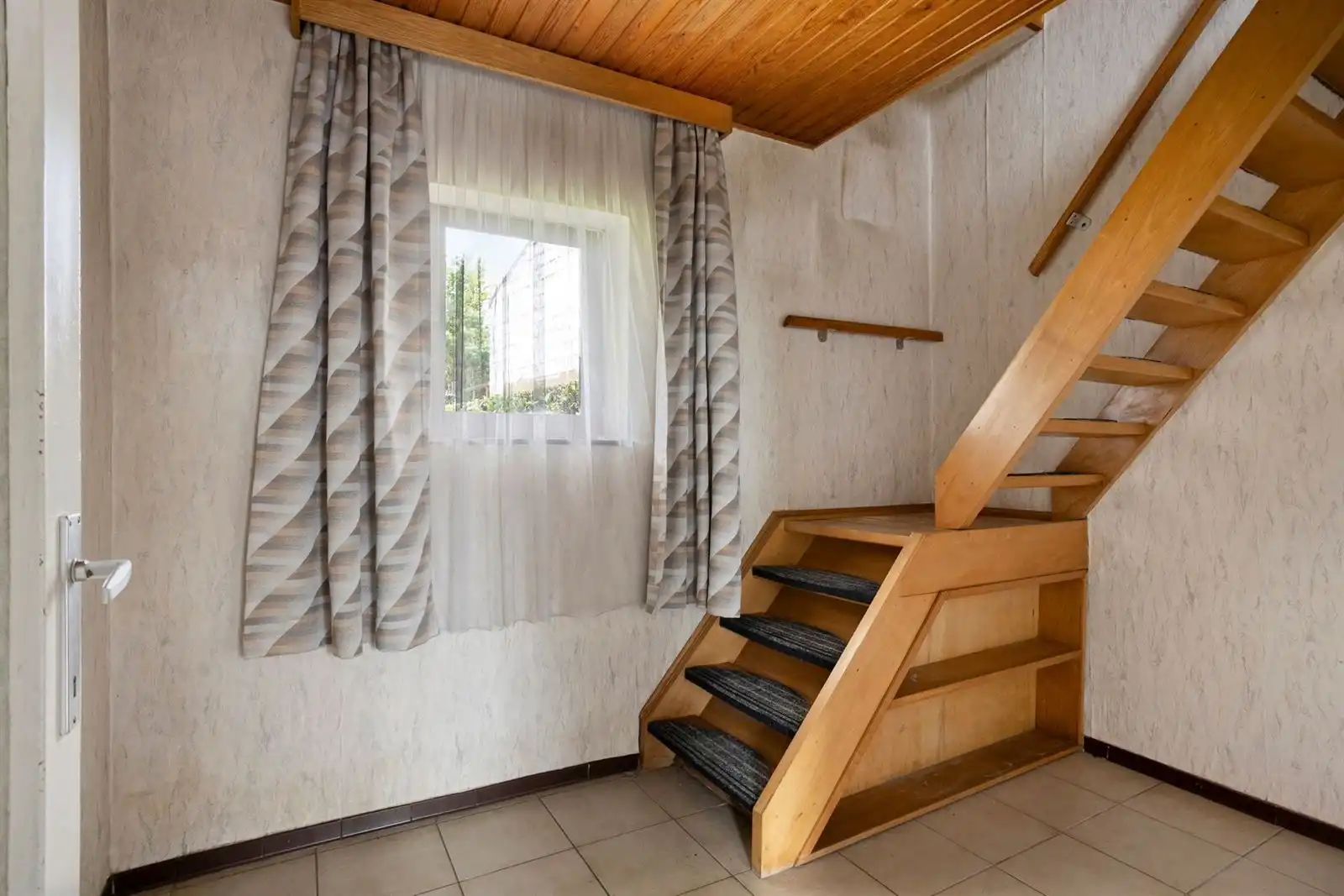Gezellige, te renoveren, woning met aangename tuin foto 11