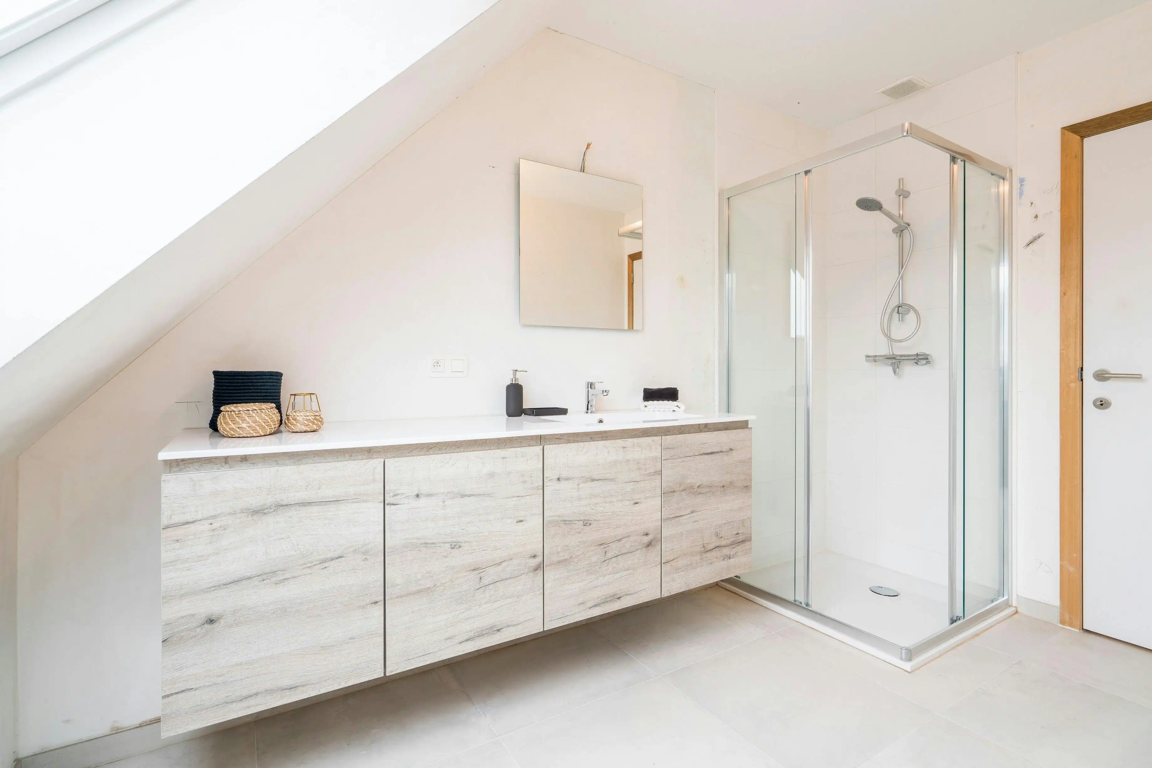 Ruim en lichtrijk appartement in hartje Proven foto 21