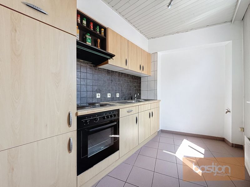 🏡 Te Huur in het Hart van Zwevegem – Handelspand met Woonst en Garage! foto 11