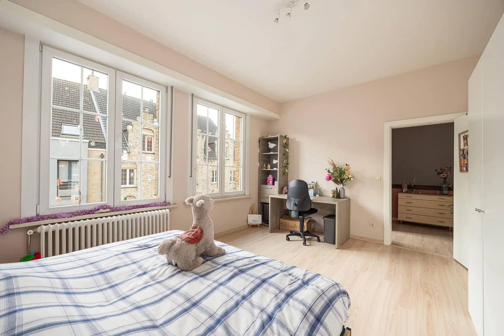 Sterk opgewaardeerde Apothekerswoning met 4 slaapkamers foto 12