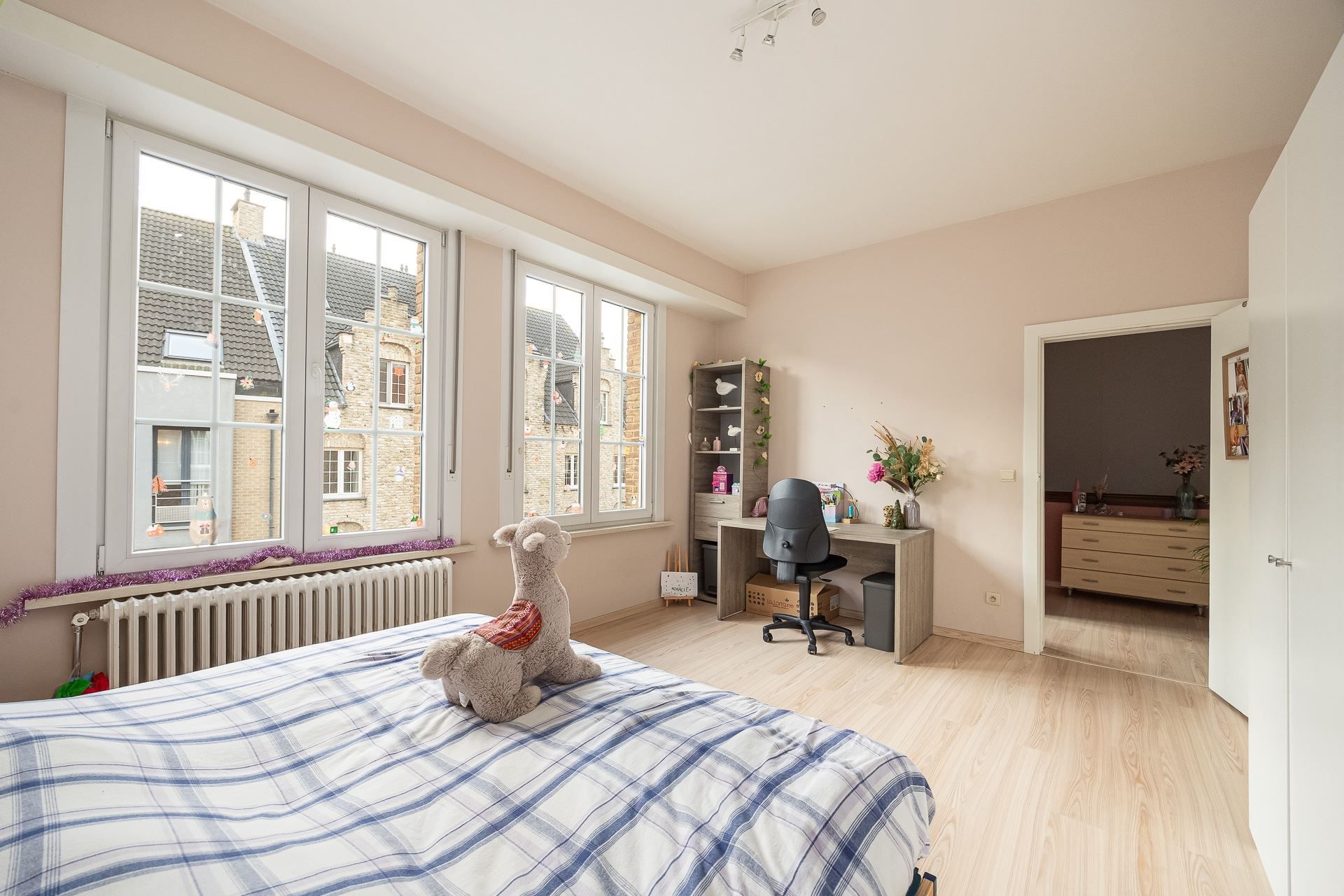 Sterk opgewaardeerde Apothekerswoning met 4 slaapkamers foto 12