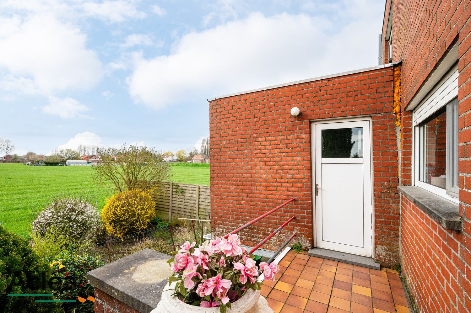 Rijwoning  met handelspand en prachtig polderzicht foto 15