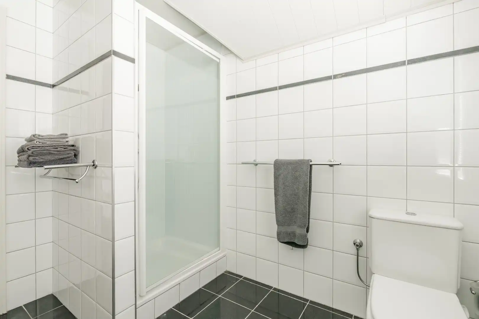 Charmante & sfeervolle, instapklare, energiecorrecte (EPC B) villa-landhuis met 6 slaapkamers, 3 badkamers, bureau én dubbele garage. foto 35
