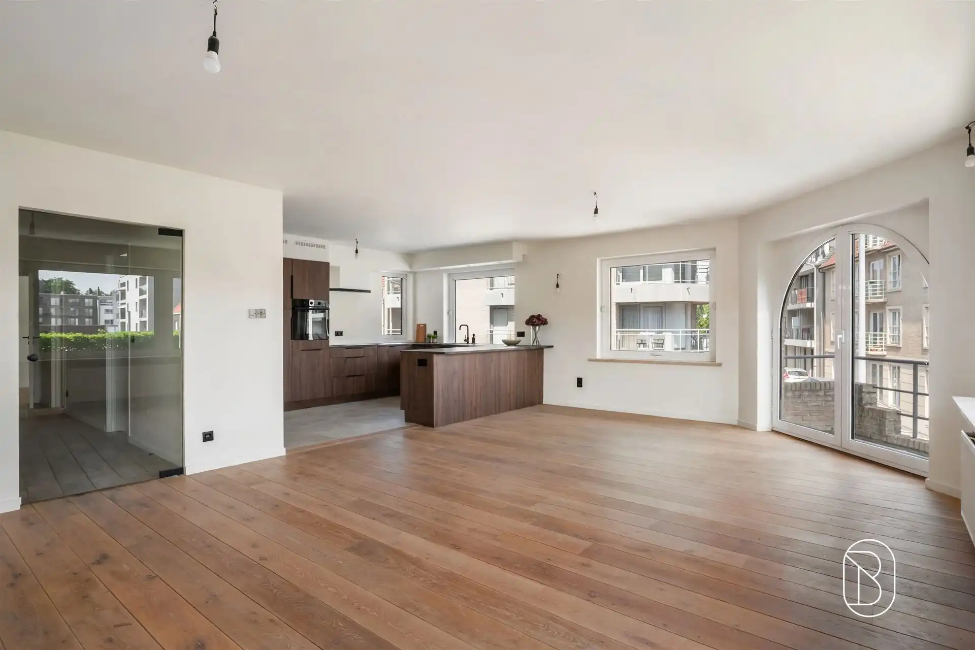 Stijlvol gerenoveerd appartement in het centrum! foto 2
