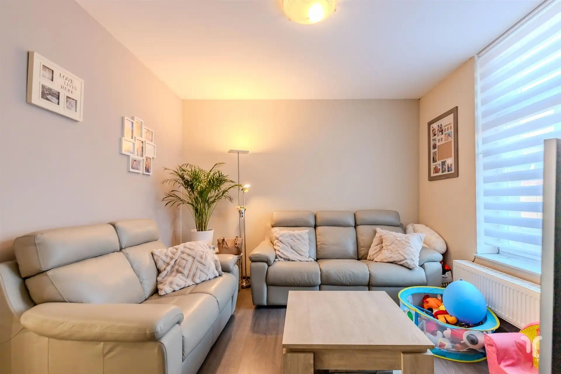 Op te frissen rijwoning te koop in Oostende. foto 2