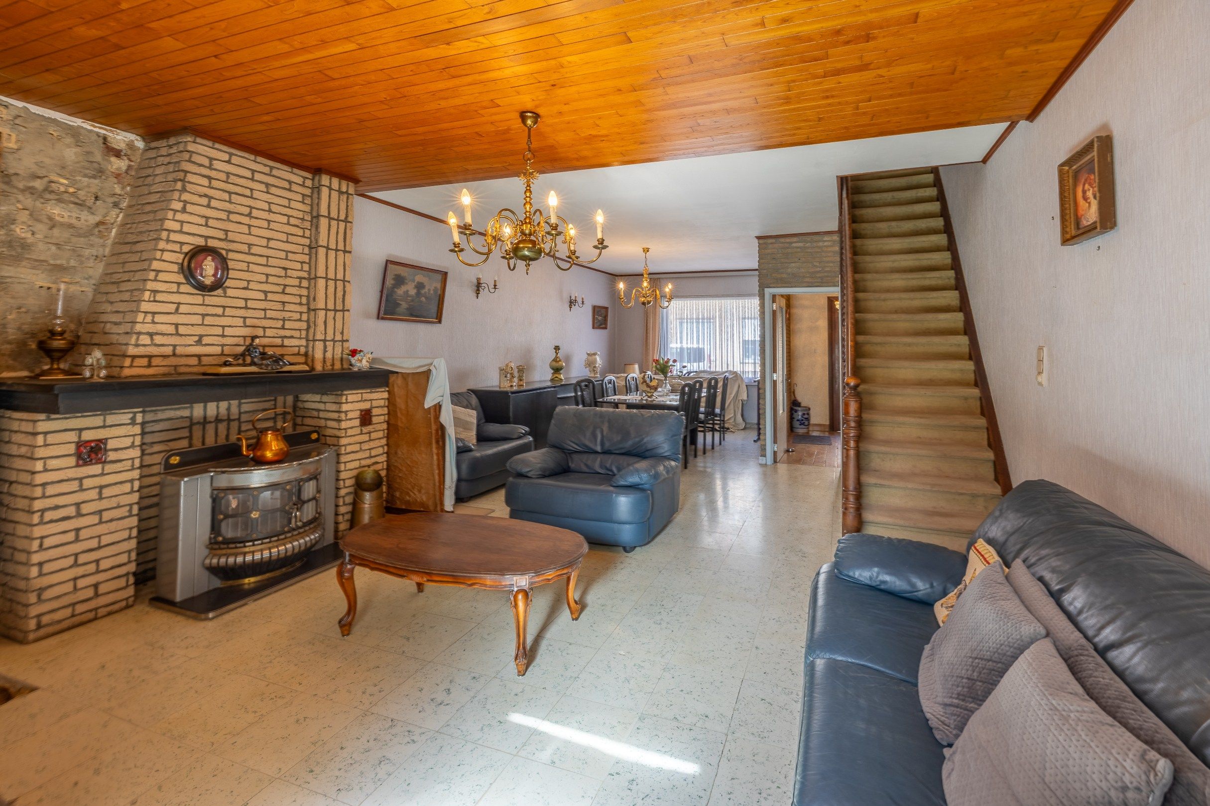 Ruime woning met potentieel en uitstekende ligging! foto 3