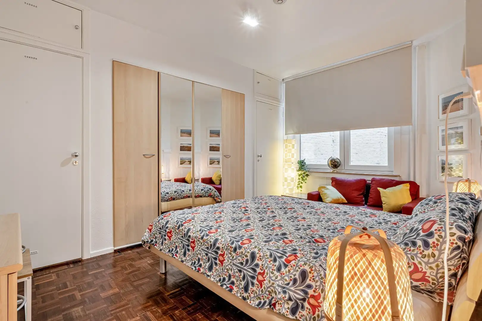 Ruim gerenoveerd 3 slaapkamer appartement met frontaal zeezicht op absolute toplocatie aan de Zeedijk in Blankenberge foto 5