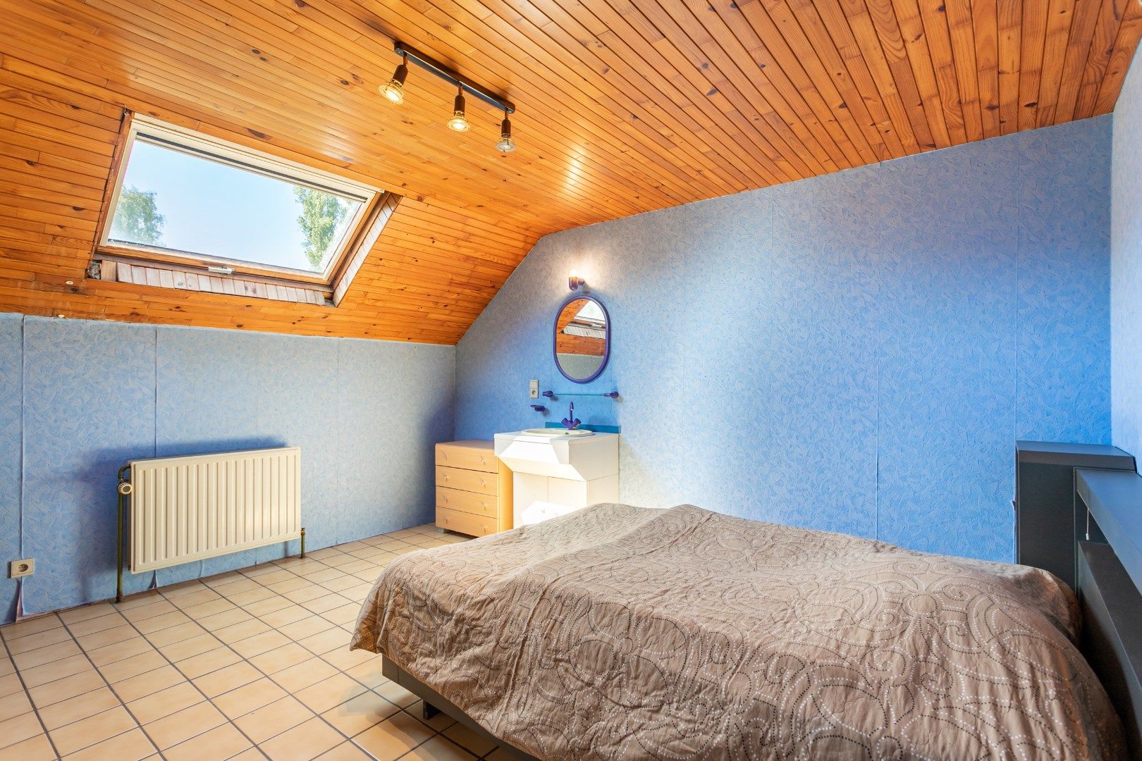 Ruime kangoeroewoning met 6 slpks, 2bdks, 2 garages en tuin te Oetingen foto 27