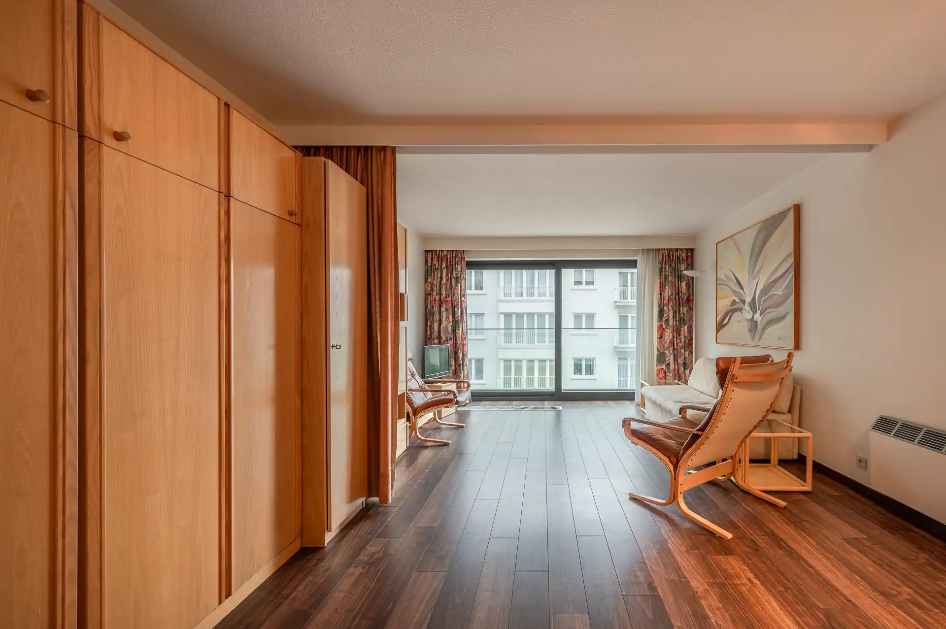 Gemeubeld: Gezellige ruime studio in een zijstraat van de zeedijk! foto 3