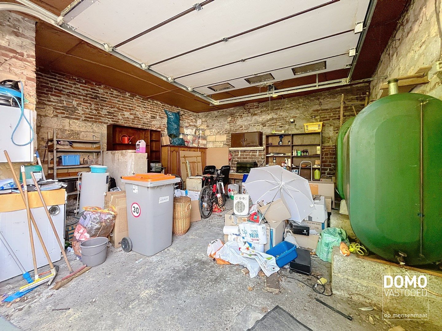 RUIME TE RENOVEREN WONING MET 5 SLAAPKAMERS EN RUIME ACHTERLIGGENDE GARAGE TE BILZEN-HOESELT foto 15