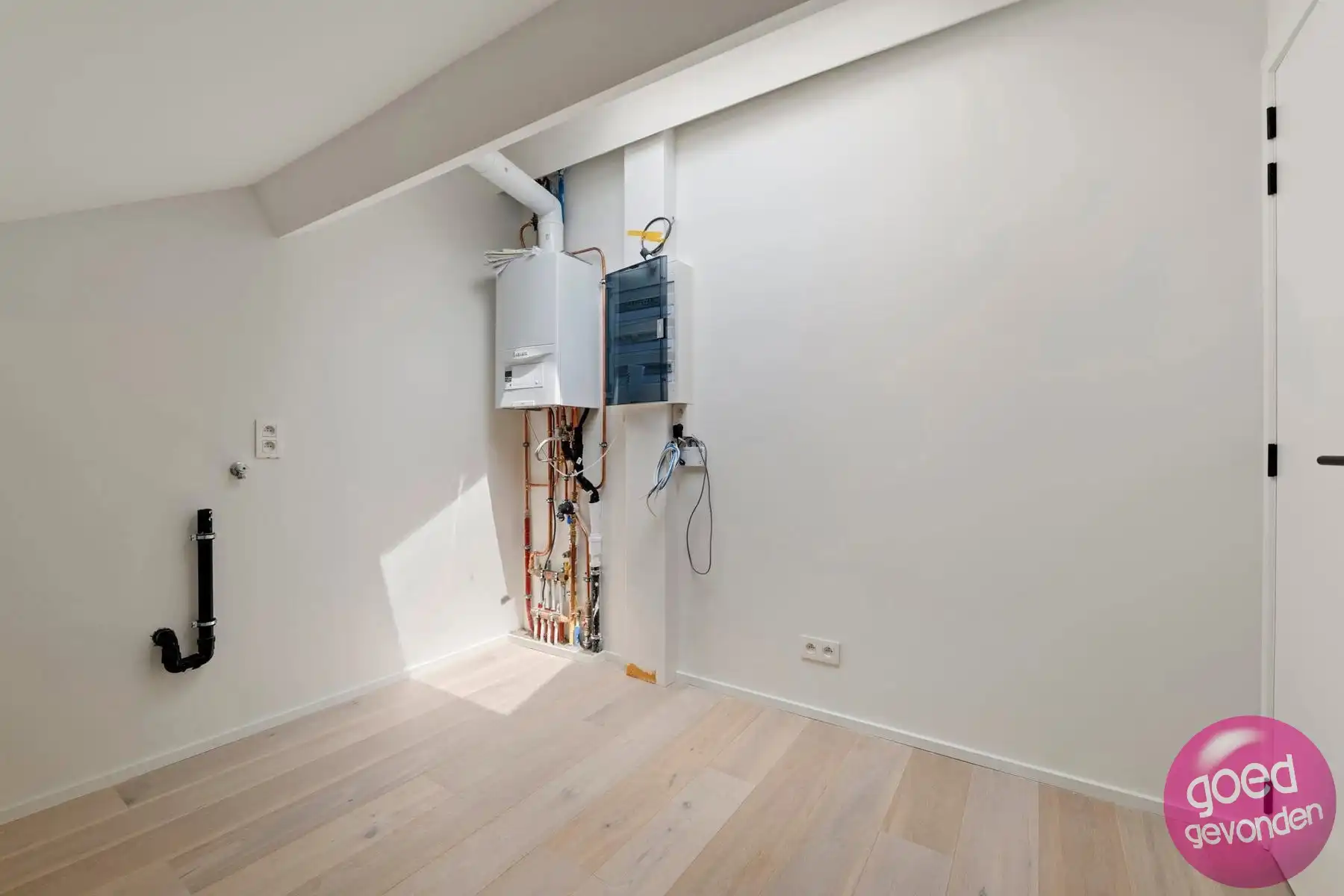 NIEUW APP - 1of2 SLK - TERRAS - KELDER - CENTRUM - GEEN BTW foto 12