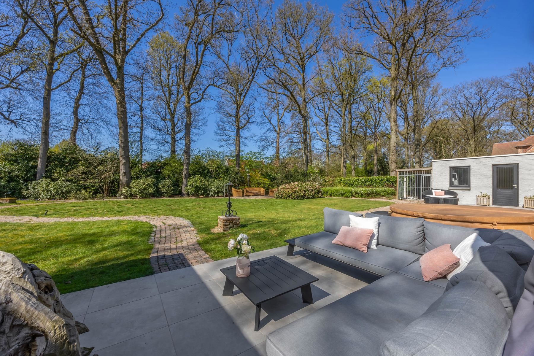 Tijdloze, verrassend ruime villa op grondstuk van 2000m2 foto 26