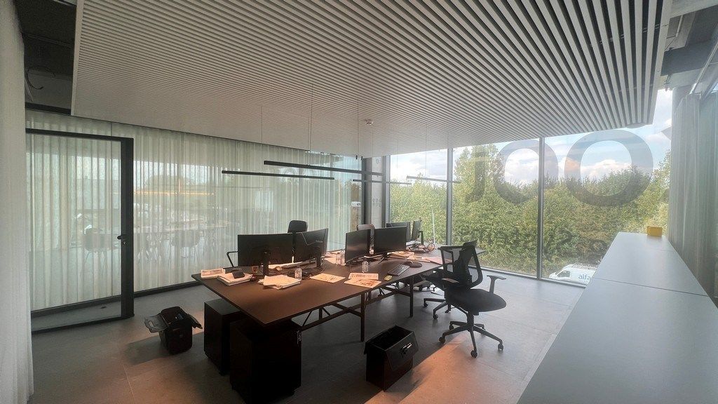 Recent magazijn te huur langs E40 in Erembodegem foto 9