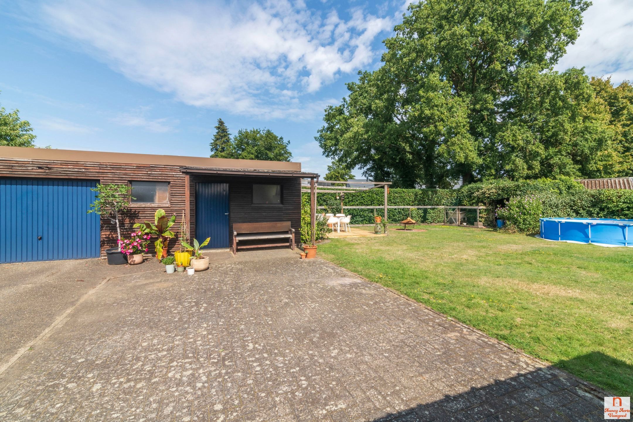 Sfeervolle jaren ’60-woning met grote tuin in rustige straat foto 41
