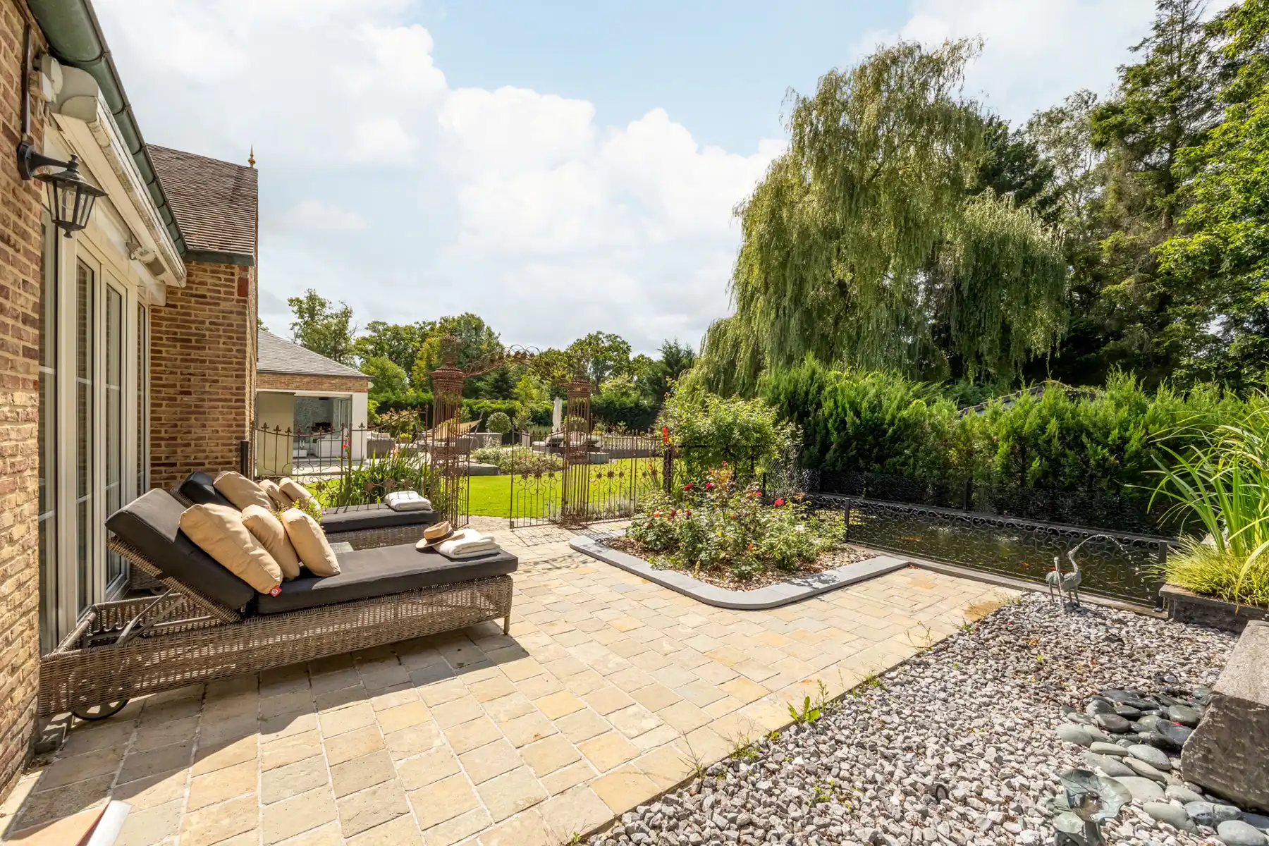 Exclusieve laagbouwvilla met binnen-en buitenzwembad foto 29