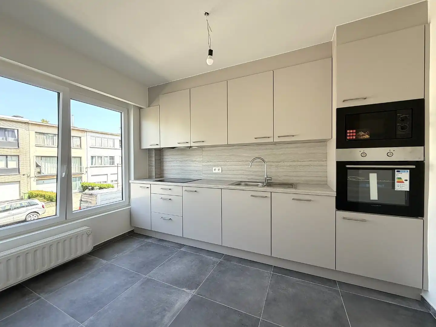 Mooi appartement met 2 slaapkamers en terras op een gegeerde ligging! foto 7