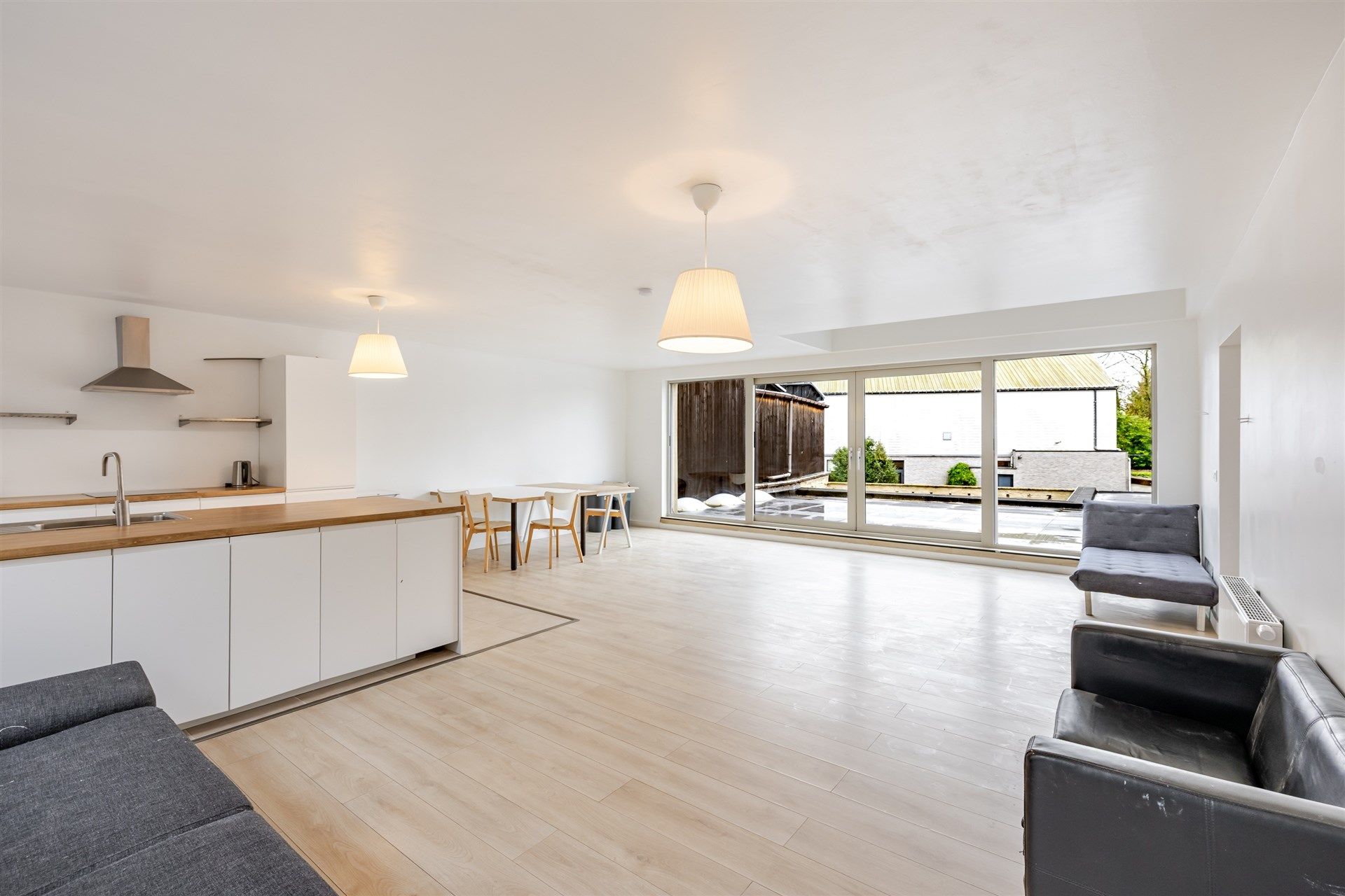 Instapklaar appartement (4 slaapkamers) in hartje Melle foto {{pictureIndex}}