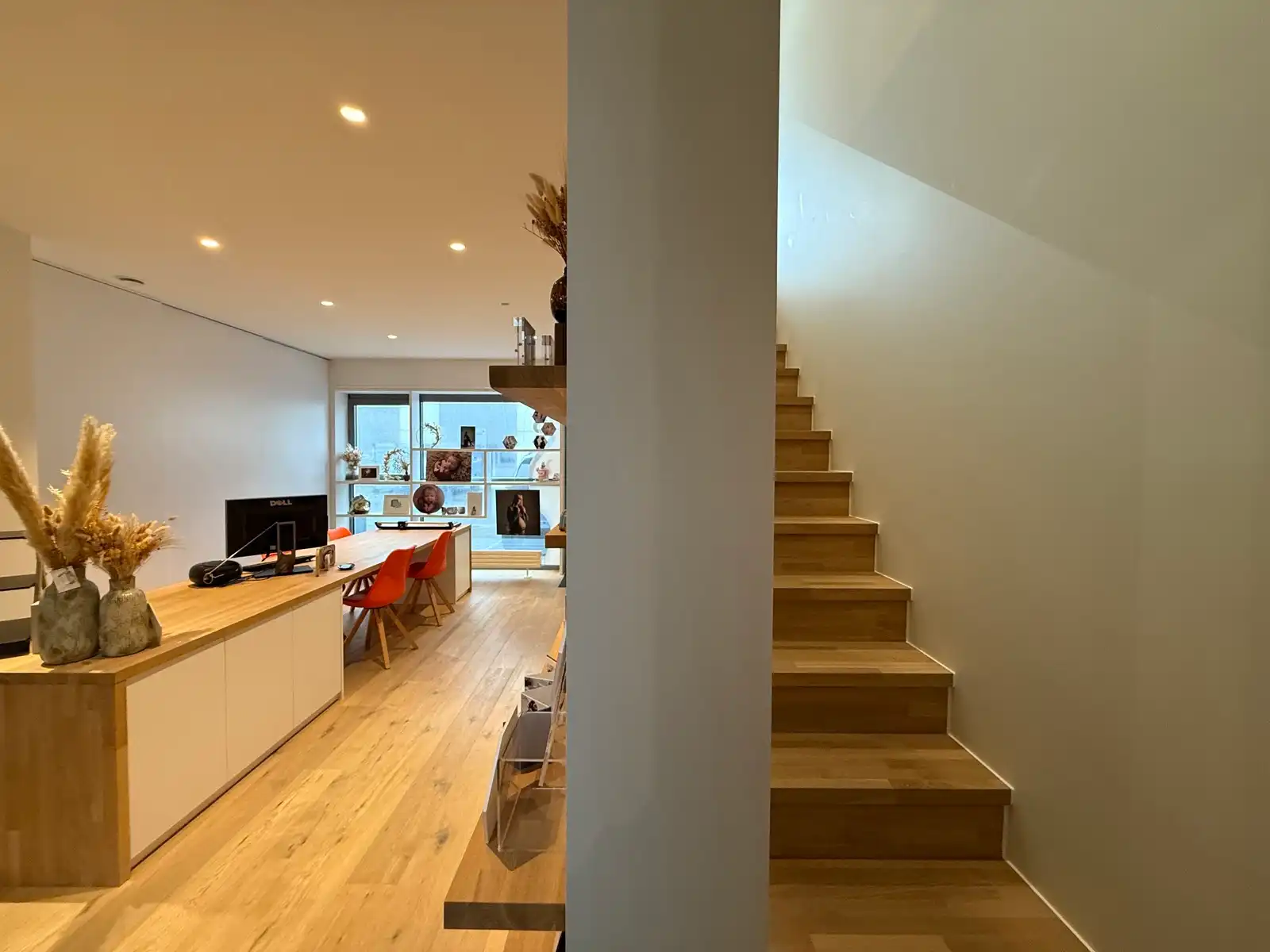 Perfect afgewerkt industriepand met kantoor en loods foto 10