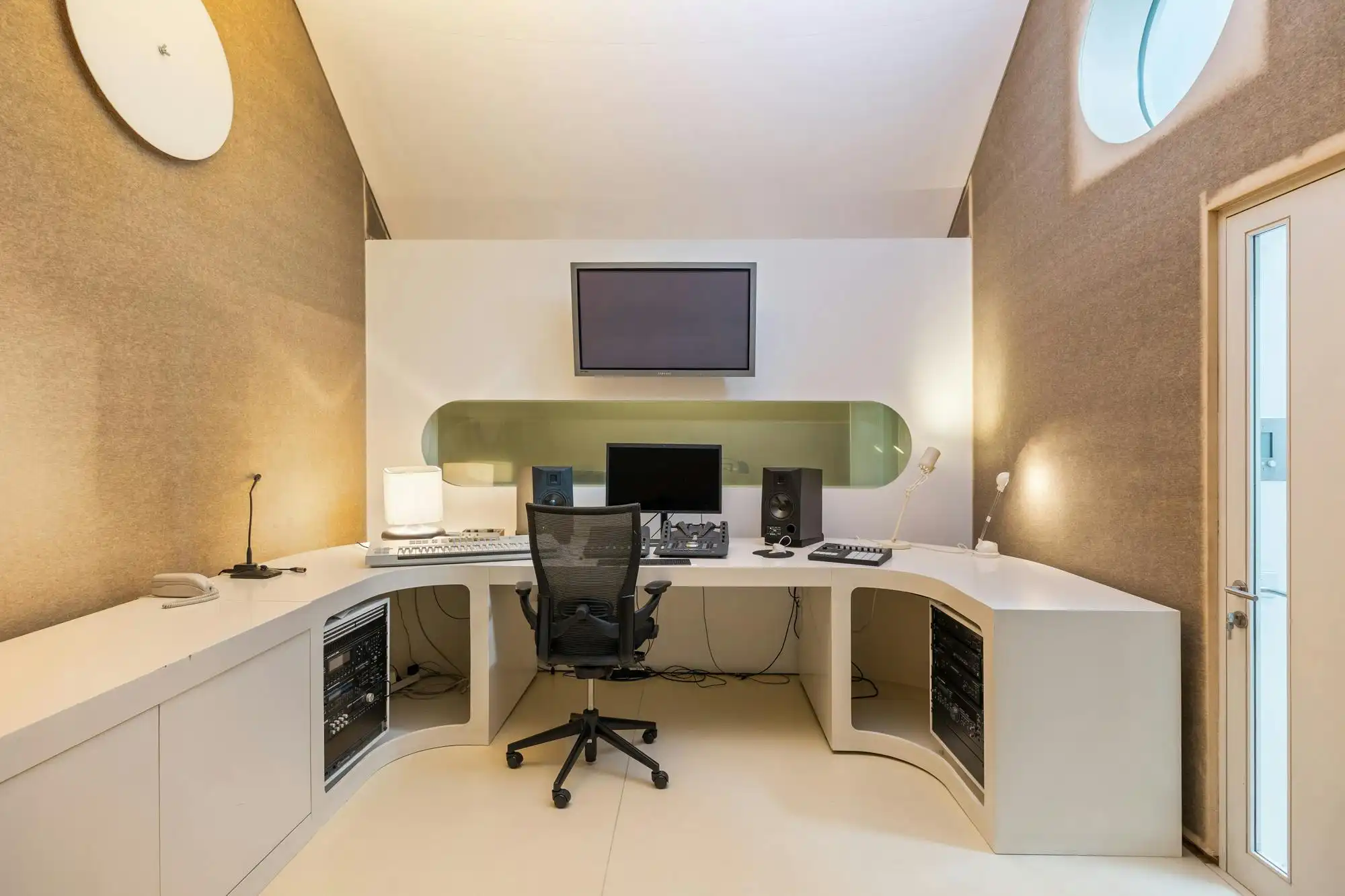 Herenhuis van 430 m² met praktijkruimte vlakbij Tour & Taxis foto 13