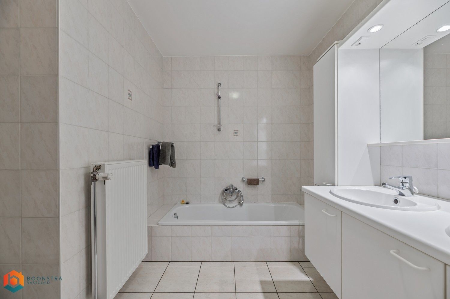 Ruim appartement (124m2) met 2 slpkrs, garage en terras foto 12