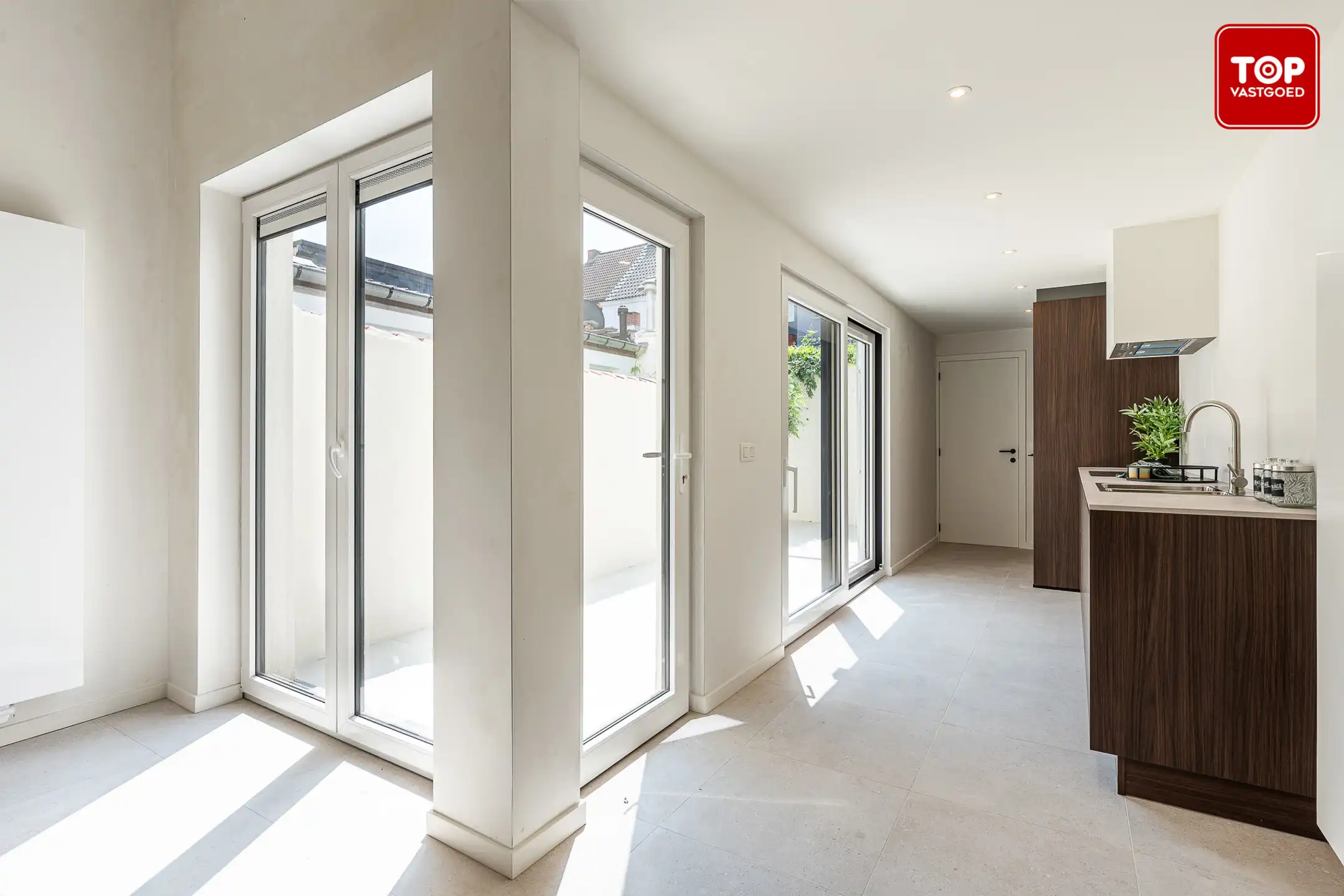Instapklare, totaal gerenoveerde woning op toplocatie! foto 8