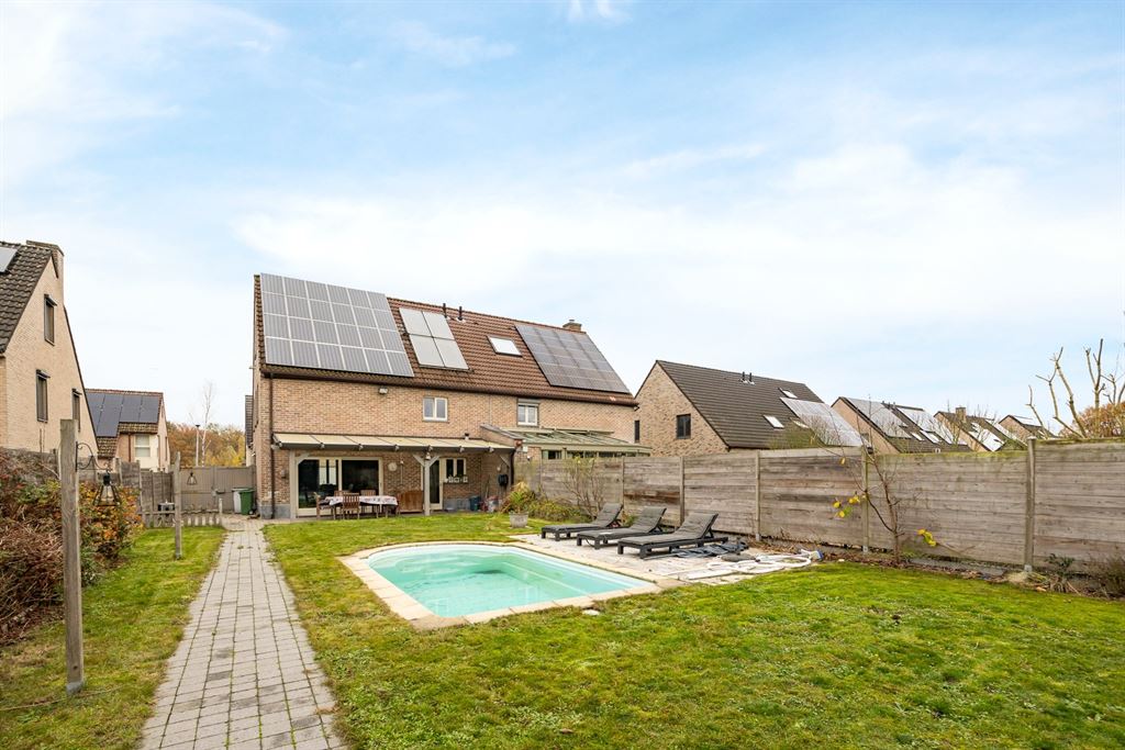 Energiezuinige woning met zwembad op uitstekende locatie in Schiplaken foto 2