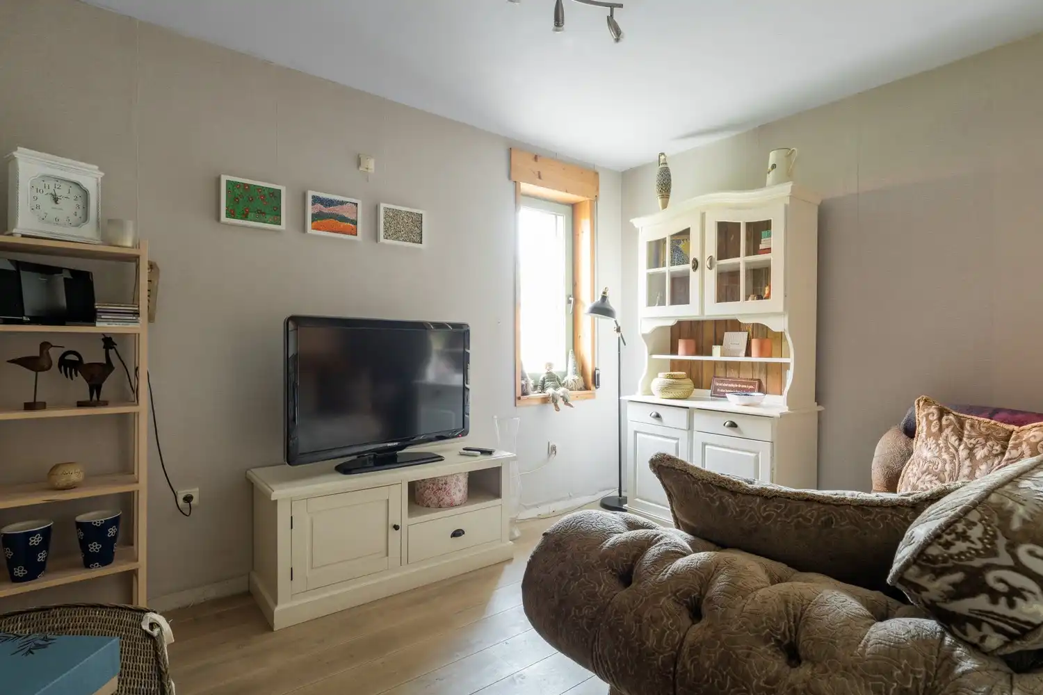 Veelzijdige woning met zorgmogelijkheden, werkruimte en tal van bijgebouwen foto 17