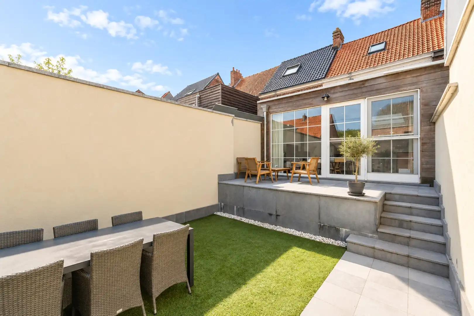 Stijlvol gerenoveerde woning vlak aan de Leie in Astene foto 9