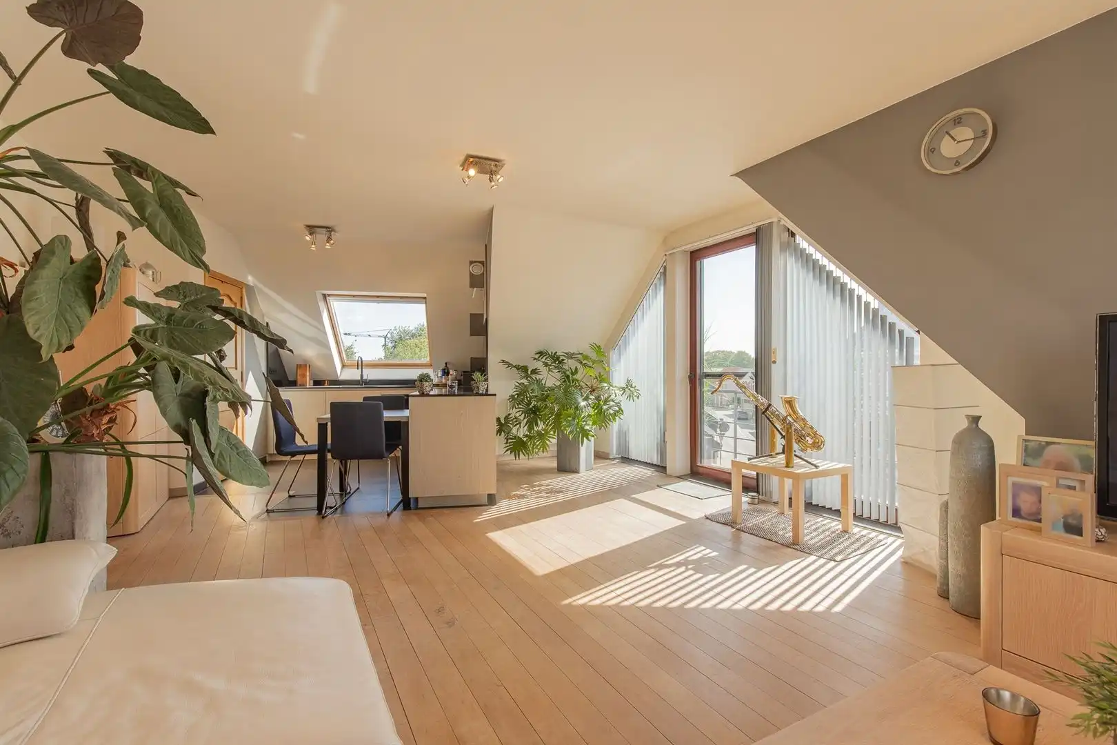 Instapklaar dakappartement met terras en EPC-label A in Beveren foto 5