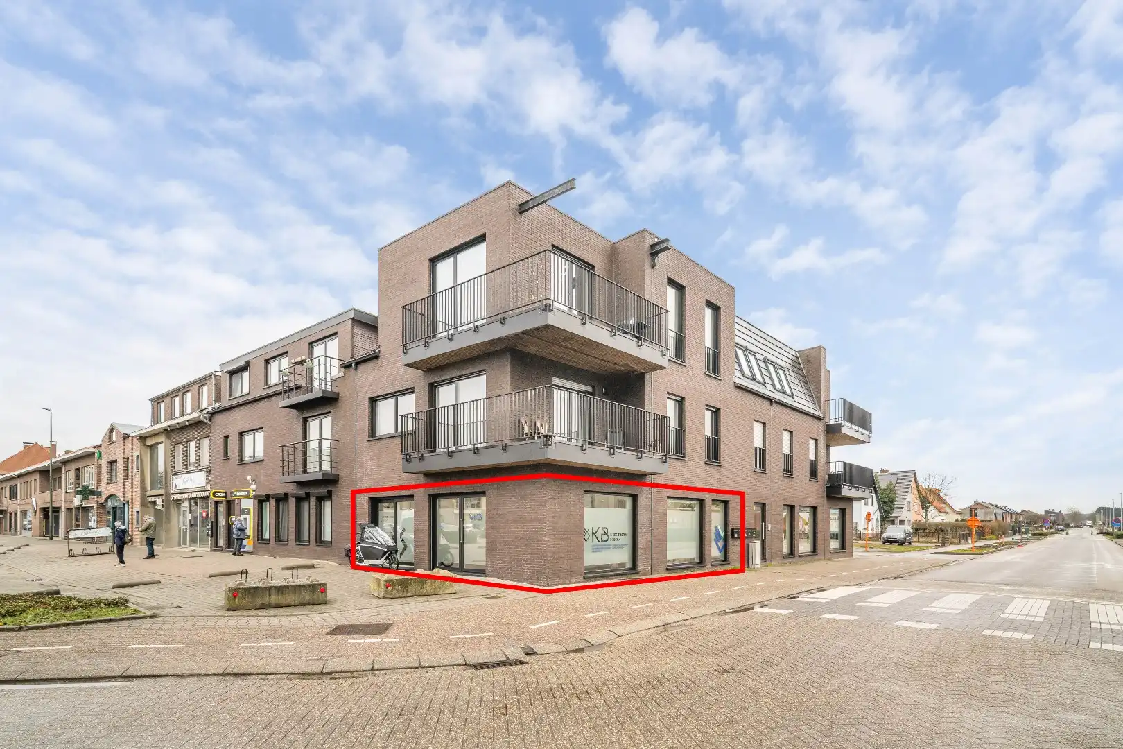 Handelsruimte, 90m² + kelder, centrum van Houthalen-Oost foto {{pictureIndex}}