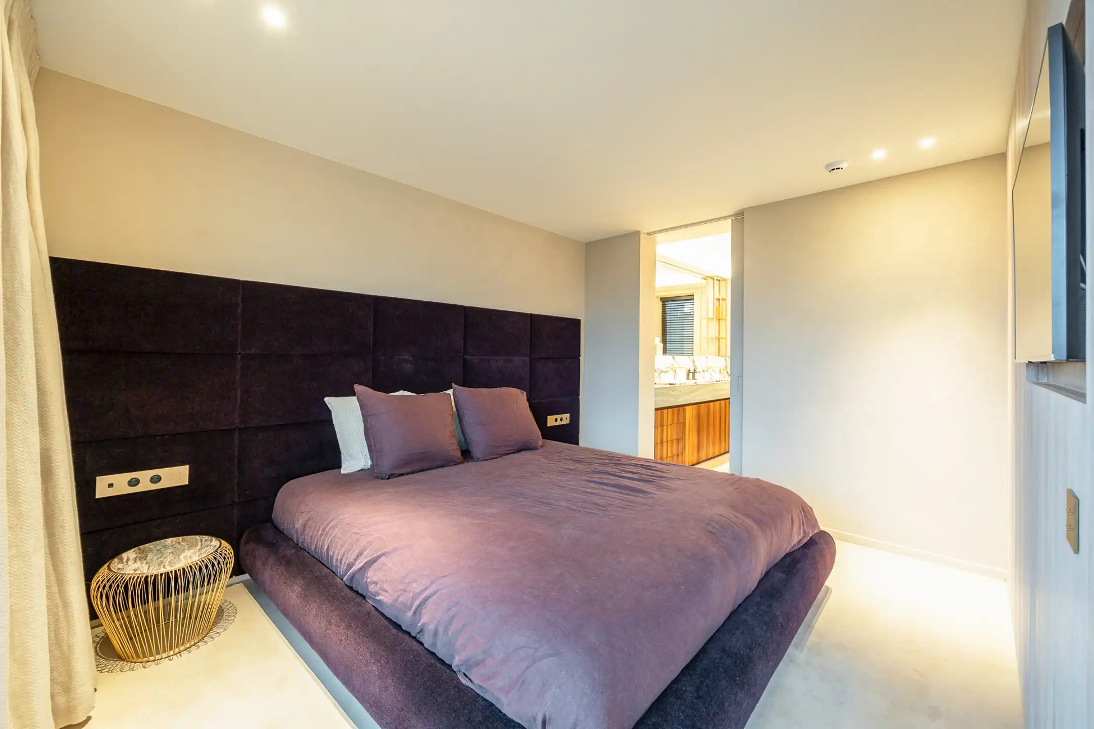 ANTWERPEN - Top gelegen en subliem afgewerkt appartement met zicht op Kathedraal en Bourlaschouwburg! foto 8