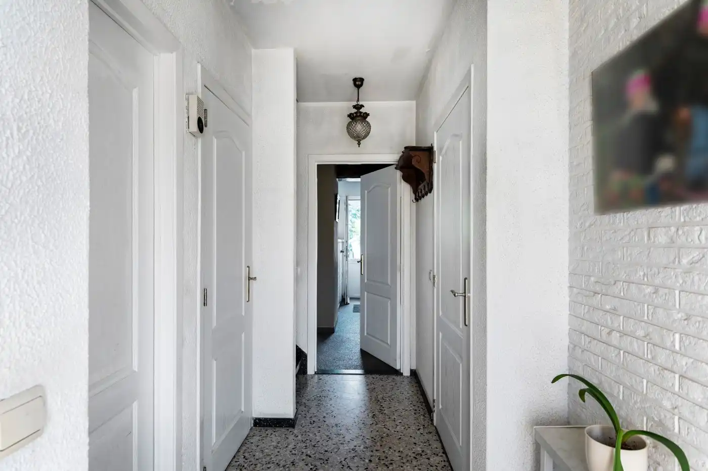 Instapklare, rustig gelegen woning met 3 slpk., garage en tuin foto 2