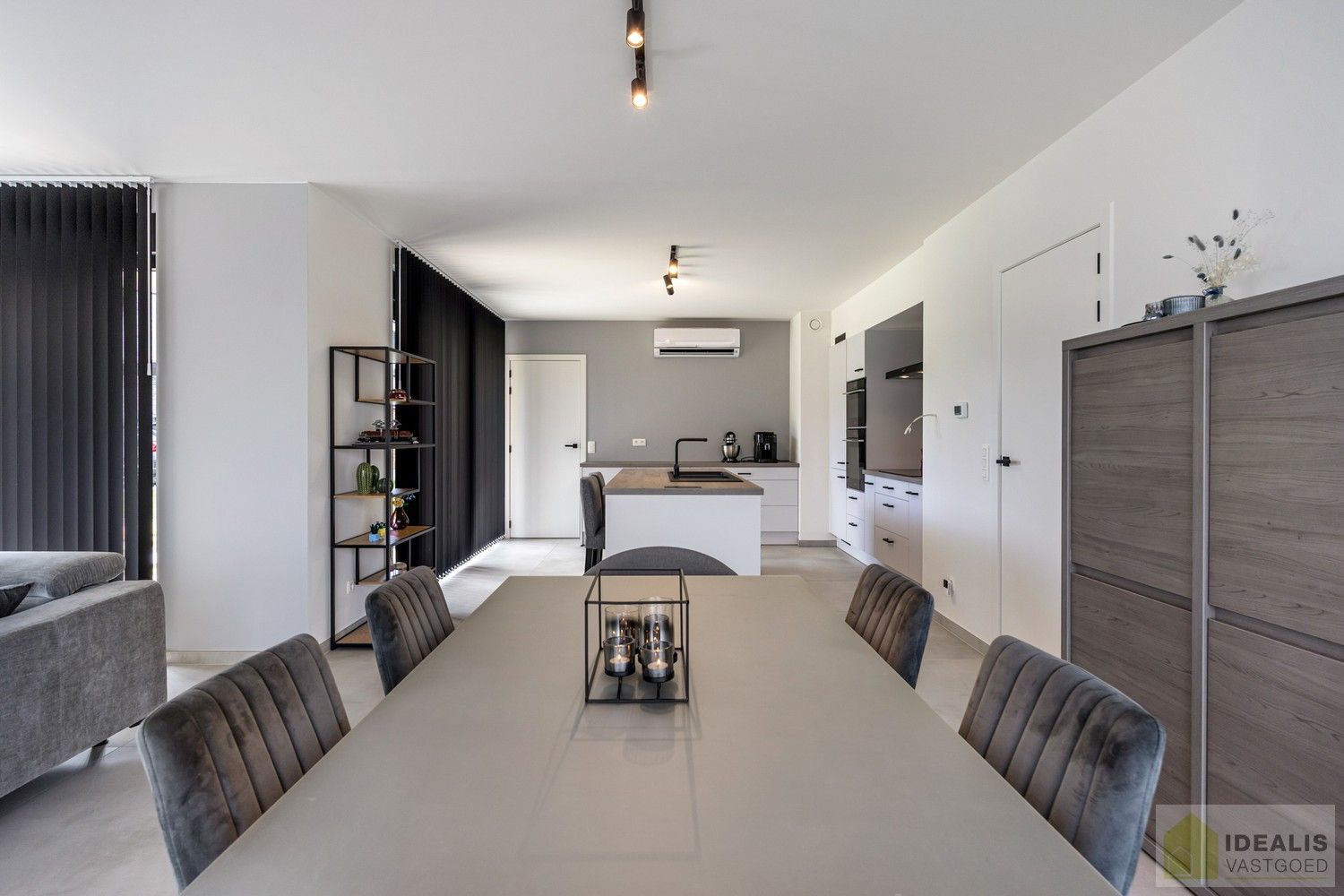 PRACHTIGE NIEUWBOUWWONING MET EEN HEERLIJK LICHTRIJKE WOONKAMER MET OPEN KEUKEN, RUIME BERGING, BUREEL, 3 SLAAPKAMERS, RUIME DRESSING EN RUIME BADKAMER VOORZIEN VAN ALLE COMFORT! EEN HEERLIJK RUIM HUIS MET EEN NAAR WENS AAN TE LEGGEN TUIN, OP EEN GEGEERDE LOCATIE NABIJ HET CENTRUM VAN PEER! foto 12