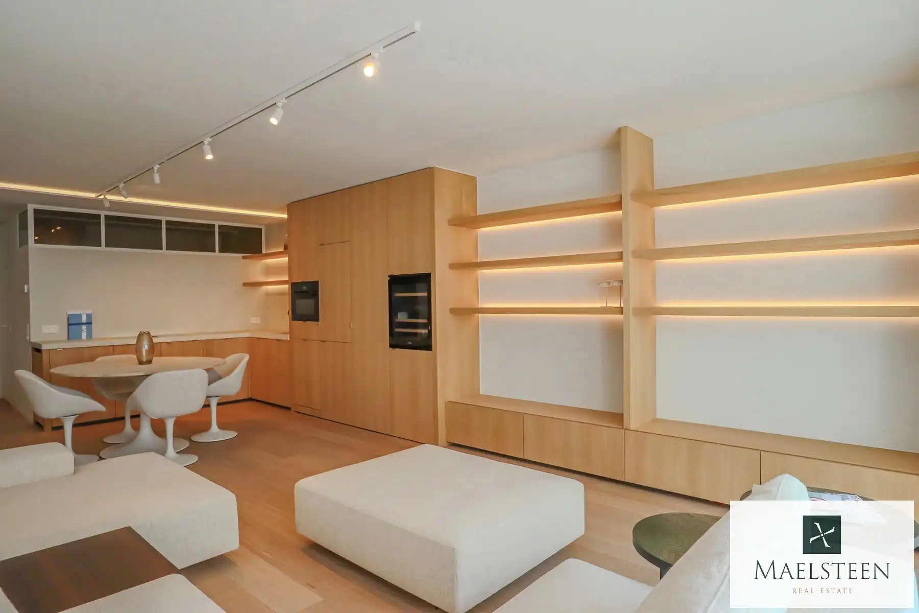 Centraal gelegen, gerenoveerd appartement te Knokke foto 2