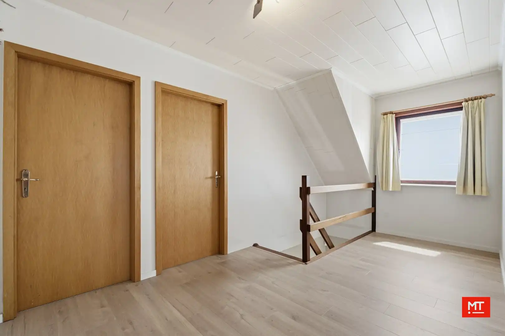 Alleenstaande woning met 4 slaapkamers, zonnige tuin en garage op de Molenhoek foto 8