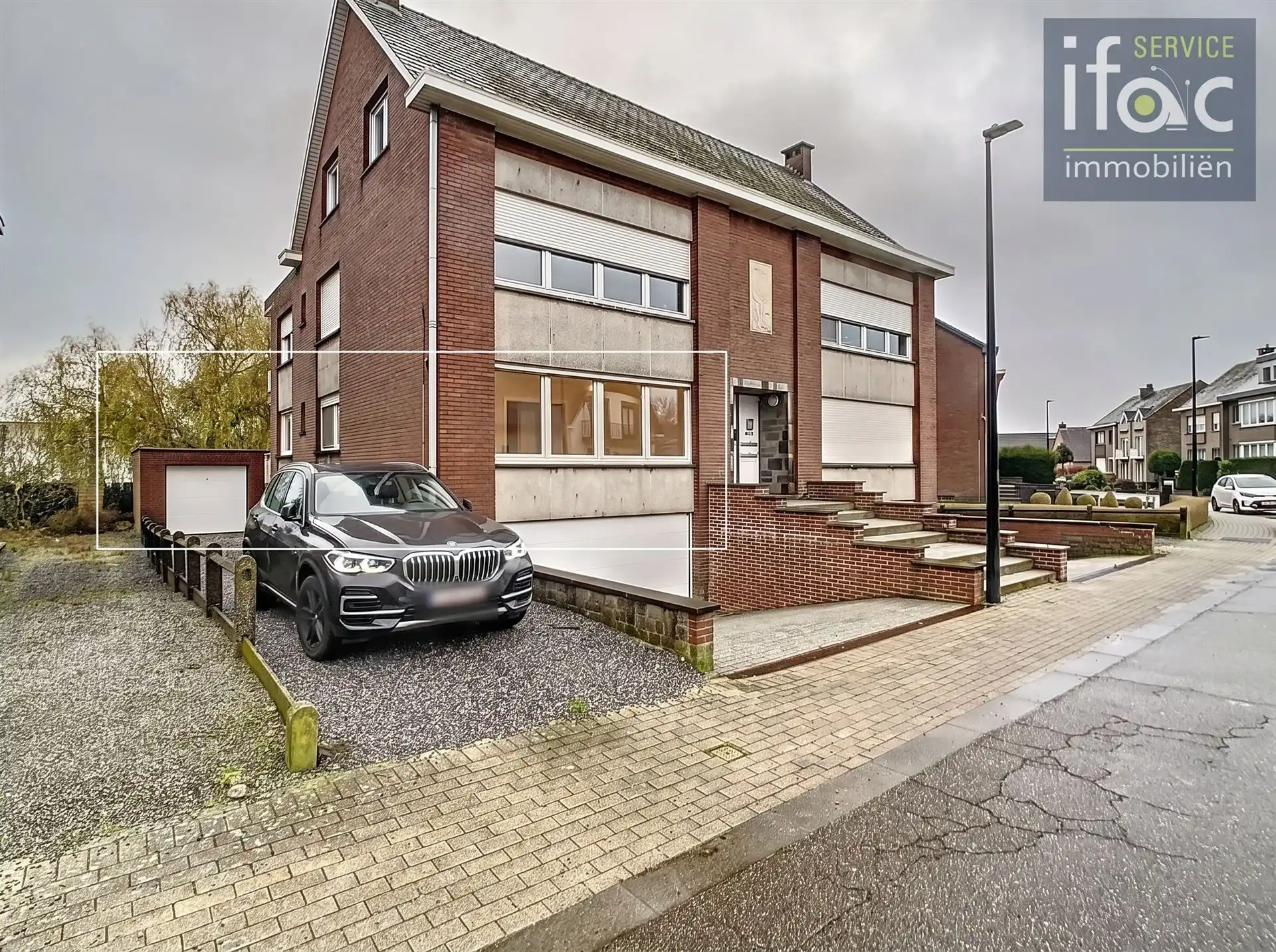 Gerenoveerd appartement met 2 slaapkamers, tuin en garage  foto {{pictureIndex}}