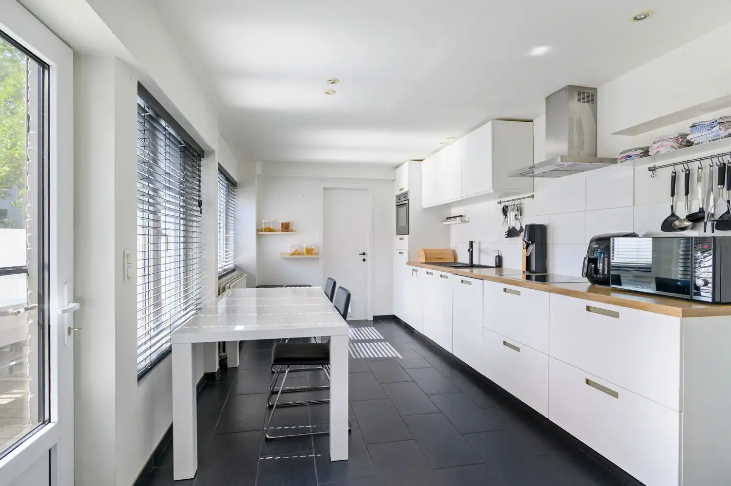 Charmante instapklare woning met 4 slaapkamers te Brasschaat foto 9